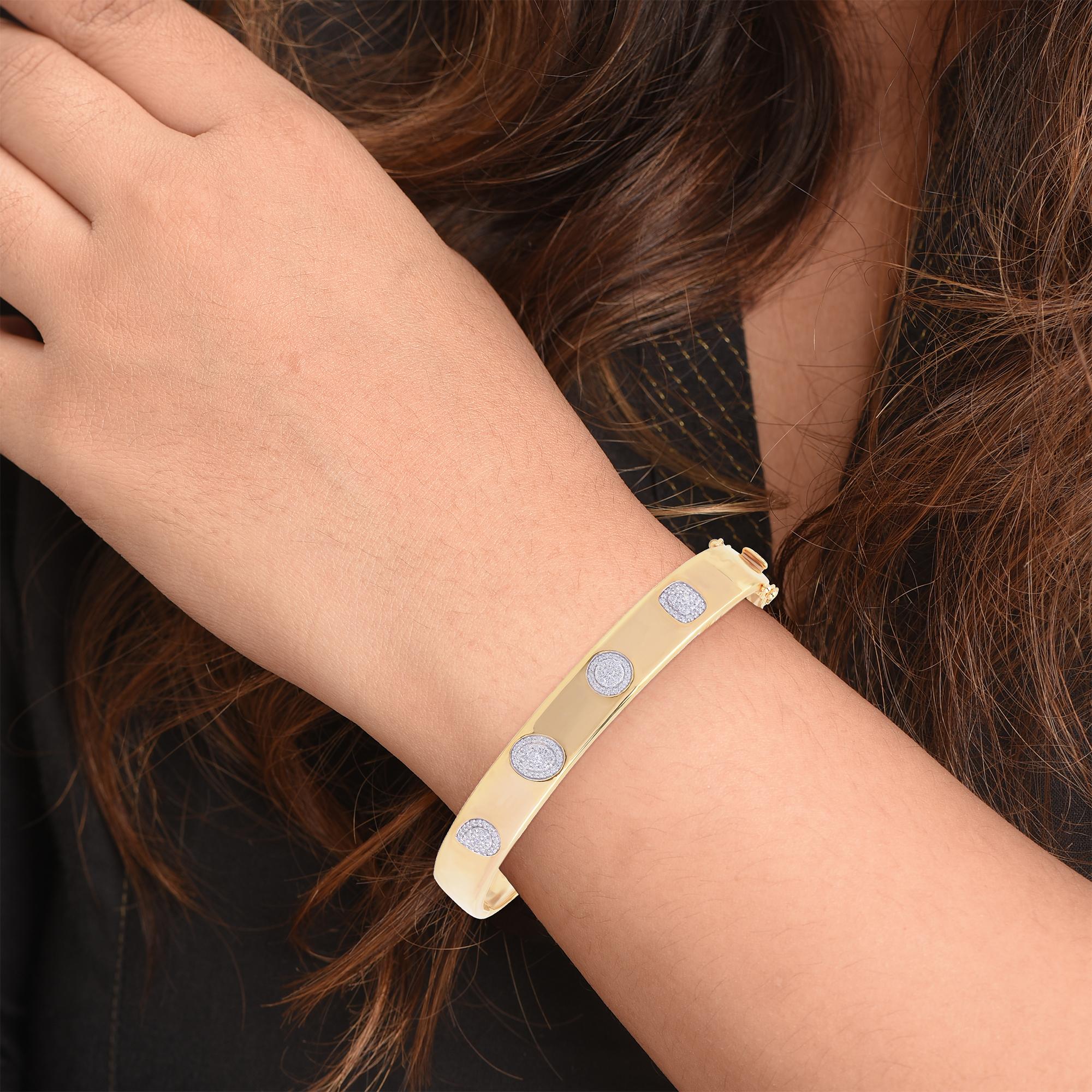 Taglio rotondo TJD 0,50 Carat Diamond 18 Karat Yellow Gold Cluster Grooved Designer Bangle in vendita