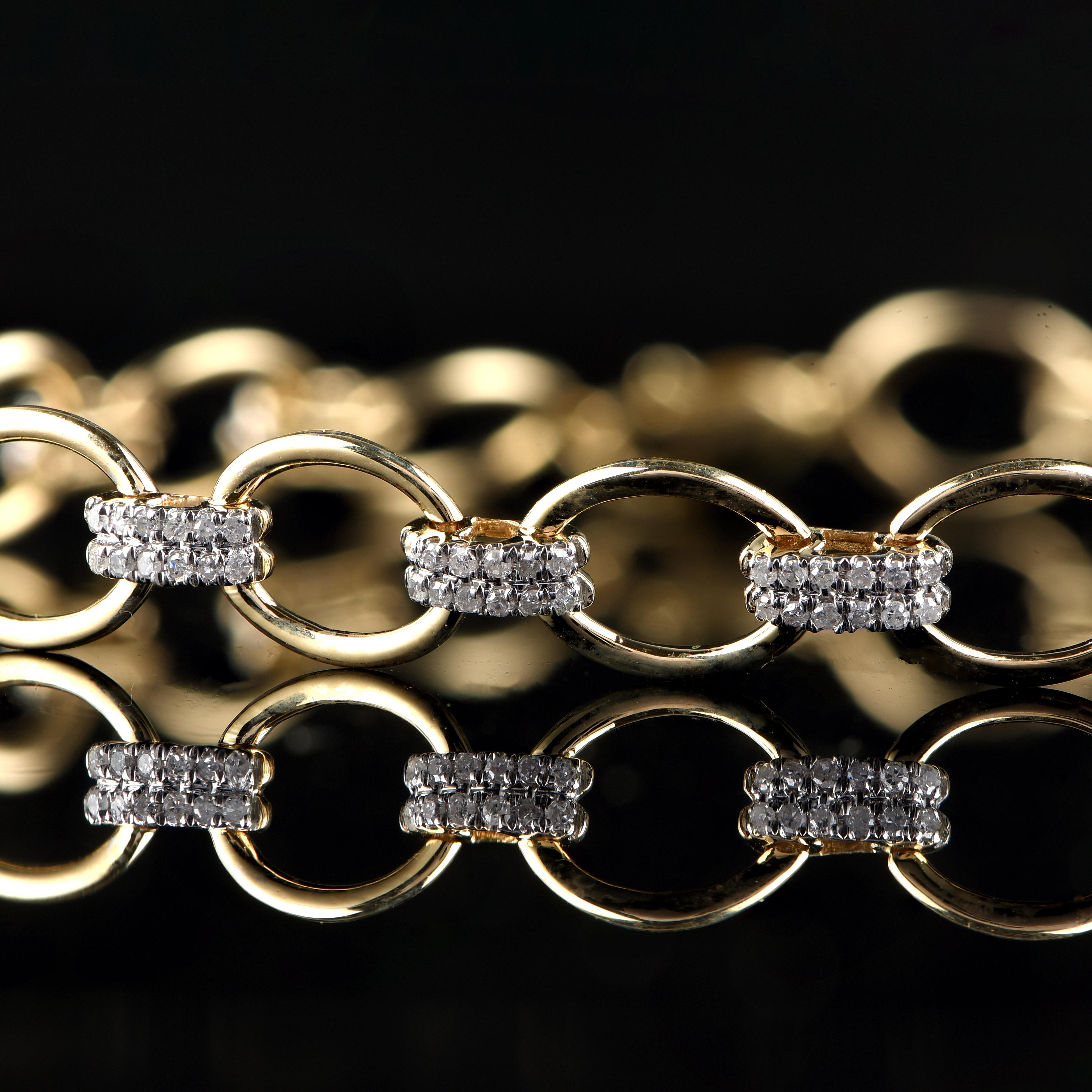 Contemporain TJD Bracelet croisé en or jaune 18 carats avec diamants de 0,50 carat en vente
