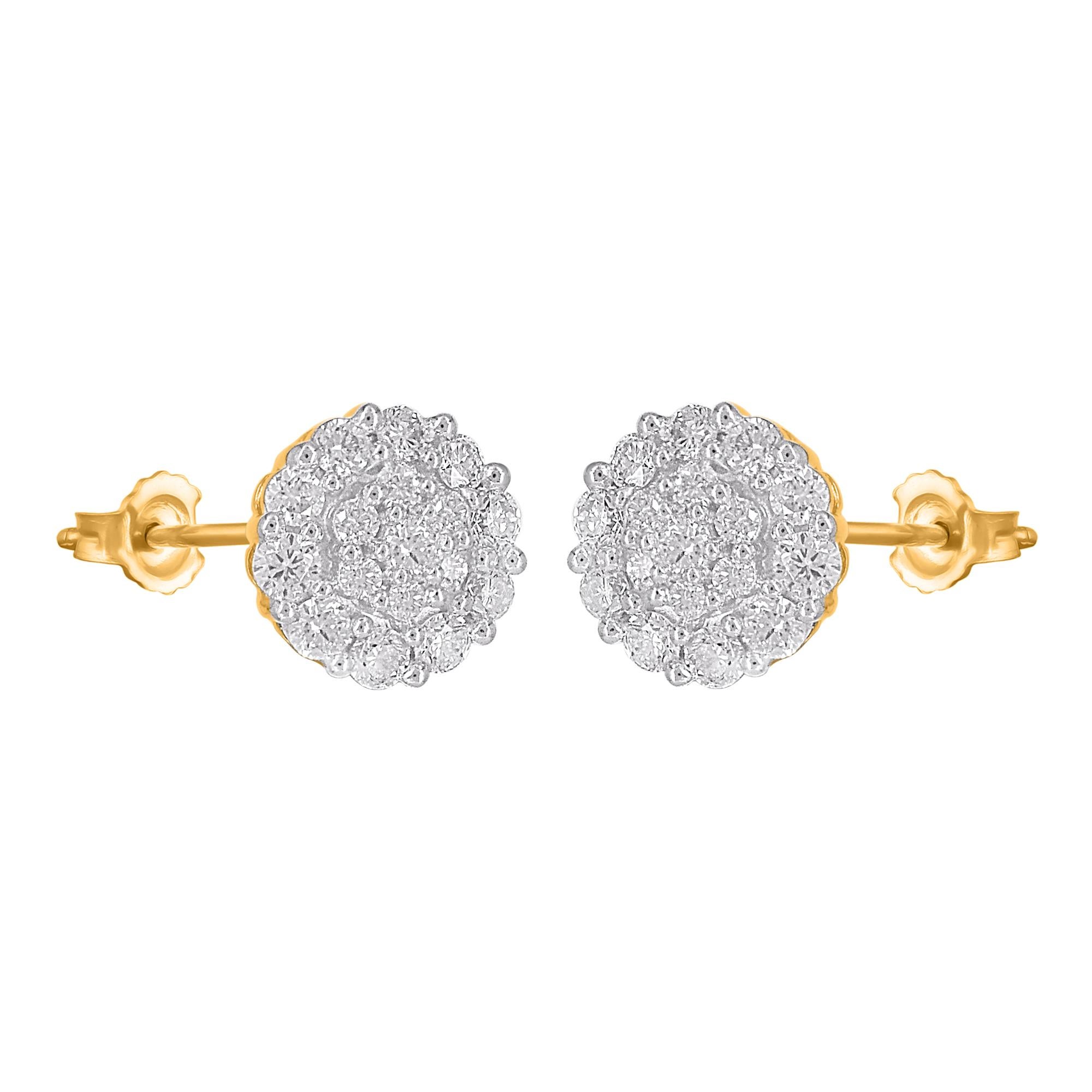 Intemporelles et élégantes, ces boucles d'oreilles en diamant sont un modèle que vous porterez avec tous les looks de votre garde-robe. Cette boucle d'oreille est magnifiquement conçue et sertie de 34 diamants naturels de taille brillant en serti