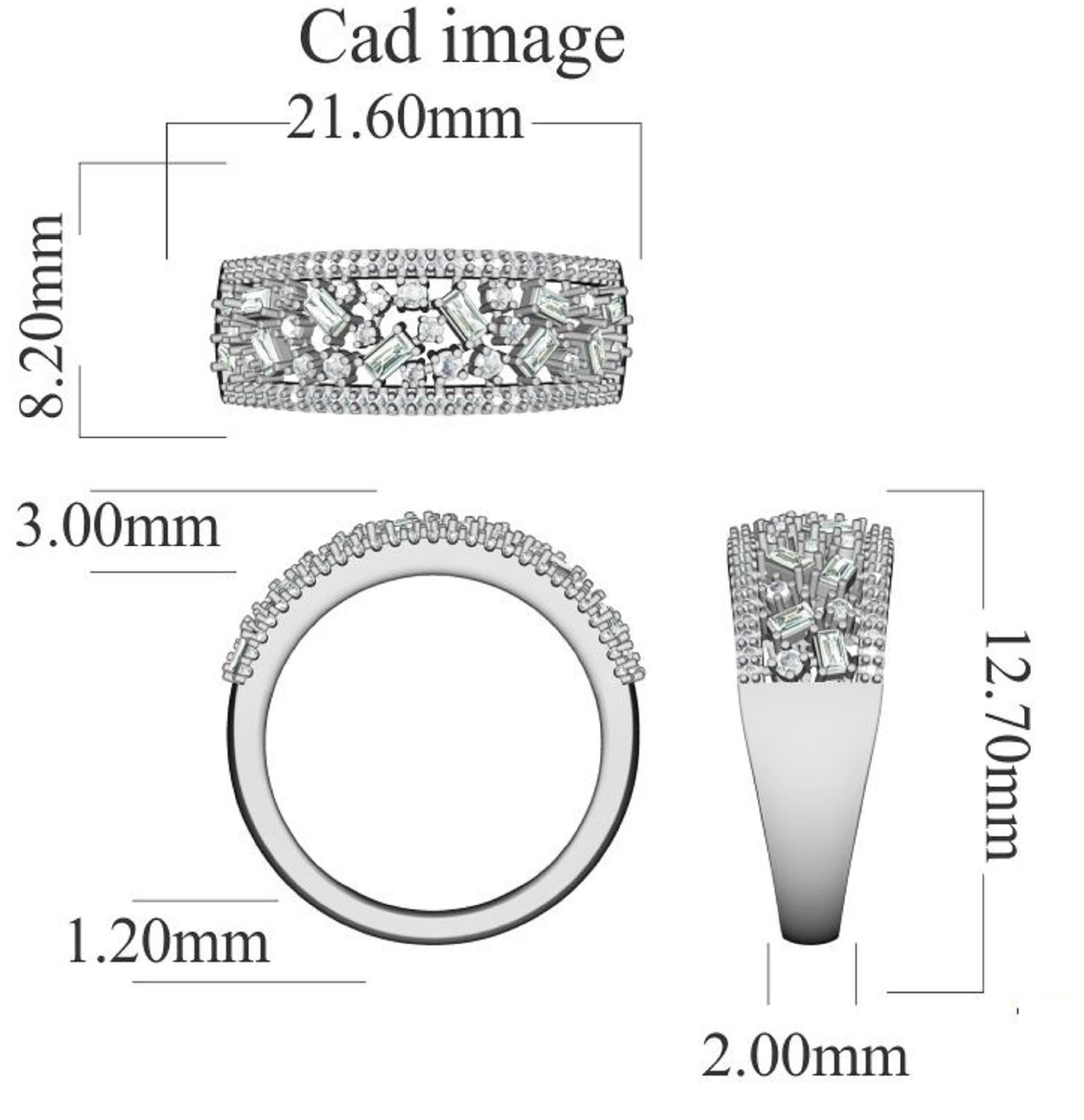 Squisito anello di fidanzamento in oro bianco 14 carati con design impreziosito da 74 tagli tondi e 10 tagli baguette.  diamanti bianchi. Questo anello è curato nei minimi dettagli e incastonato con 0,50 carati di scintillanti diamanti rotondi a