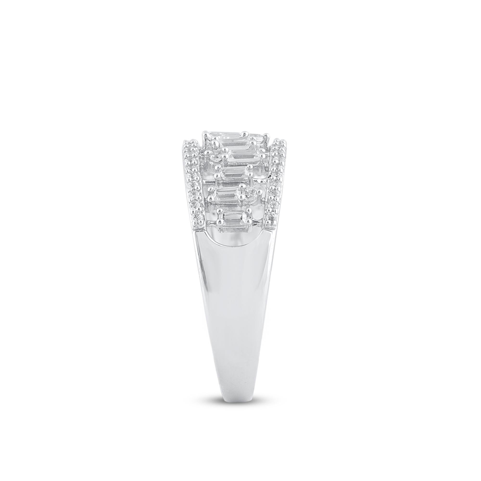 Taglio baguette Anello TJD con diamante rotondo e baguette da 0,50 carati in oro bianco 14 carati in vendita