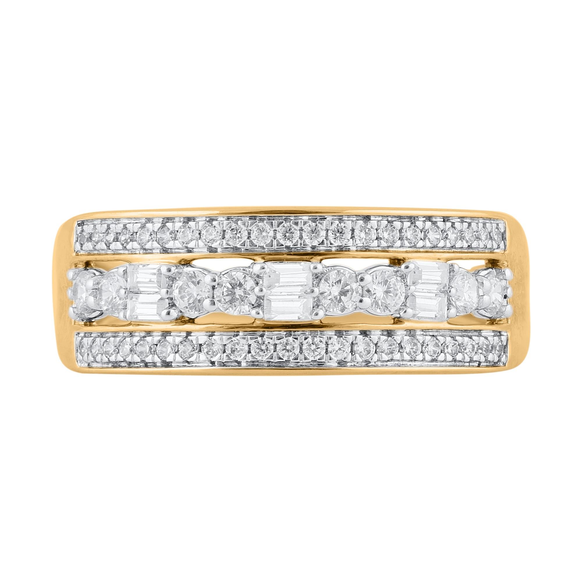 Contemporain Alliance en or jaune 18 carats avec diamants ronds et baguettes de 0,50 carat TJD en vente