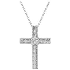 Pendentif croix religieux en or blanc 14 carats avec diamants ronds et baguettes de 0,50 carat TJD