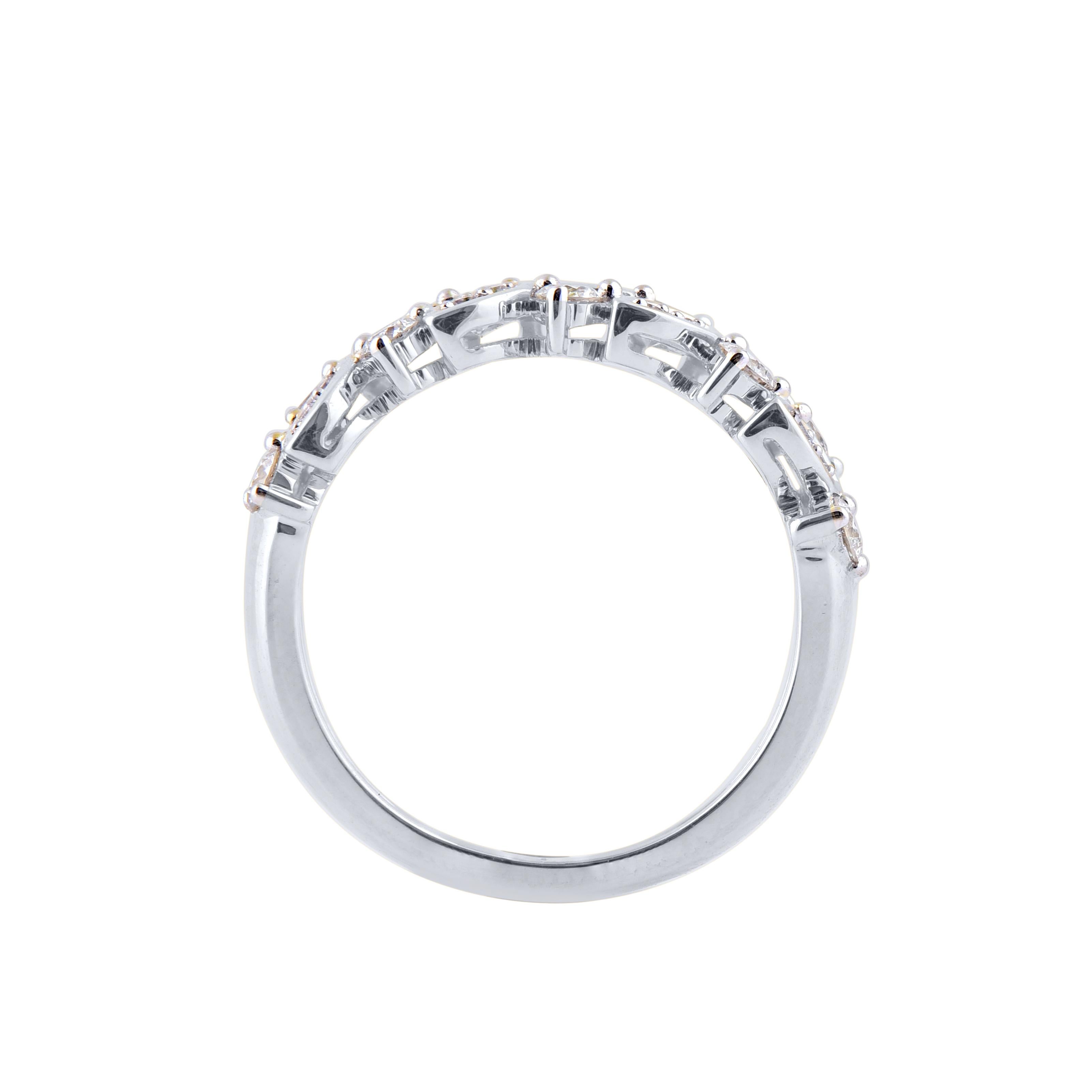 TJD Anillo de boda de oro blanco de 14 quilates con diamante redondo de 0,50 quilates y pétalos de hoja en Nuevo estado para la venta en New York, NY