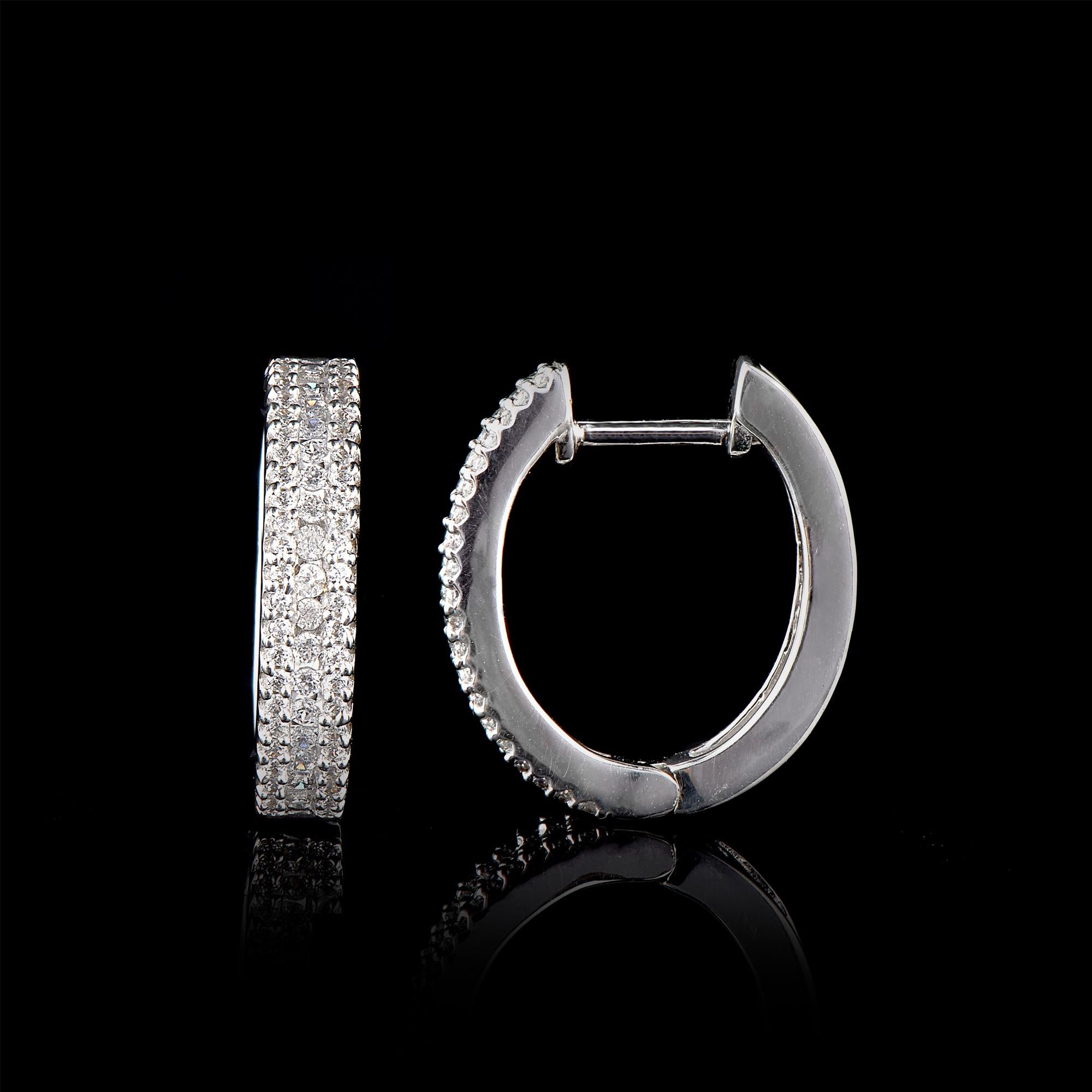 Boucles d'oreilles huggies à trois rangées en or blanc 14 carats avec diamants ronds de 0,50 carat TJD Neuf - En vente à New York, NY