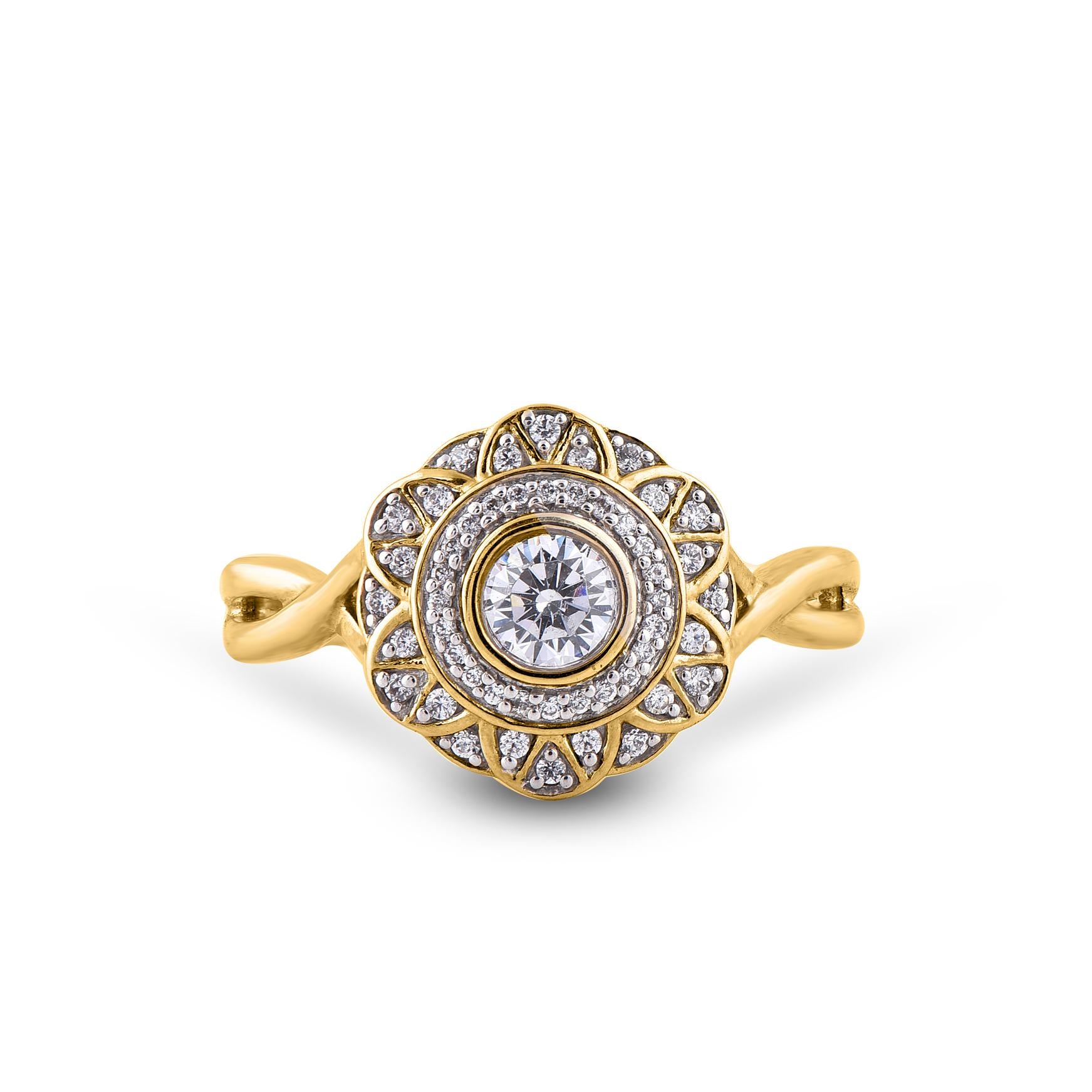 Véritablement exquise, cette bague d'anniversaire en diamant ne manquera pas d'être admirée pour la beauté et l'élégance classiques inhérentes à son design. Cette bague est fabriquée en or jaune 14 carats et est sertie de 49 diamants naturels de