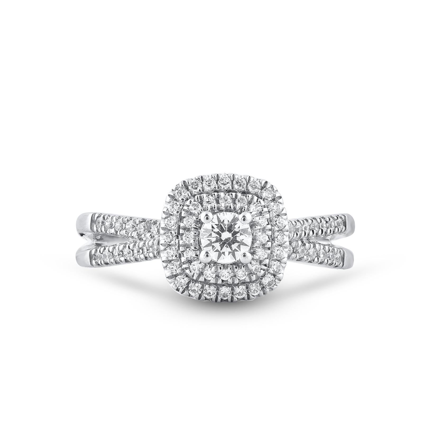 Véritablement exquise, cette bague d'anniversaire en diamant ne manquera pas d'être admirée pour la beauté et l'élégance classiques inhérentes à son design. Cette bague est fabriquée en or blanc 14 carats et est sertie de 71 diamants naturels de
