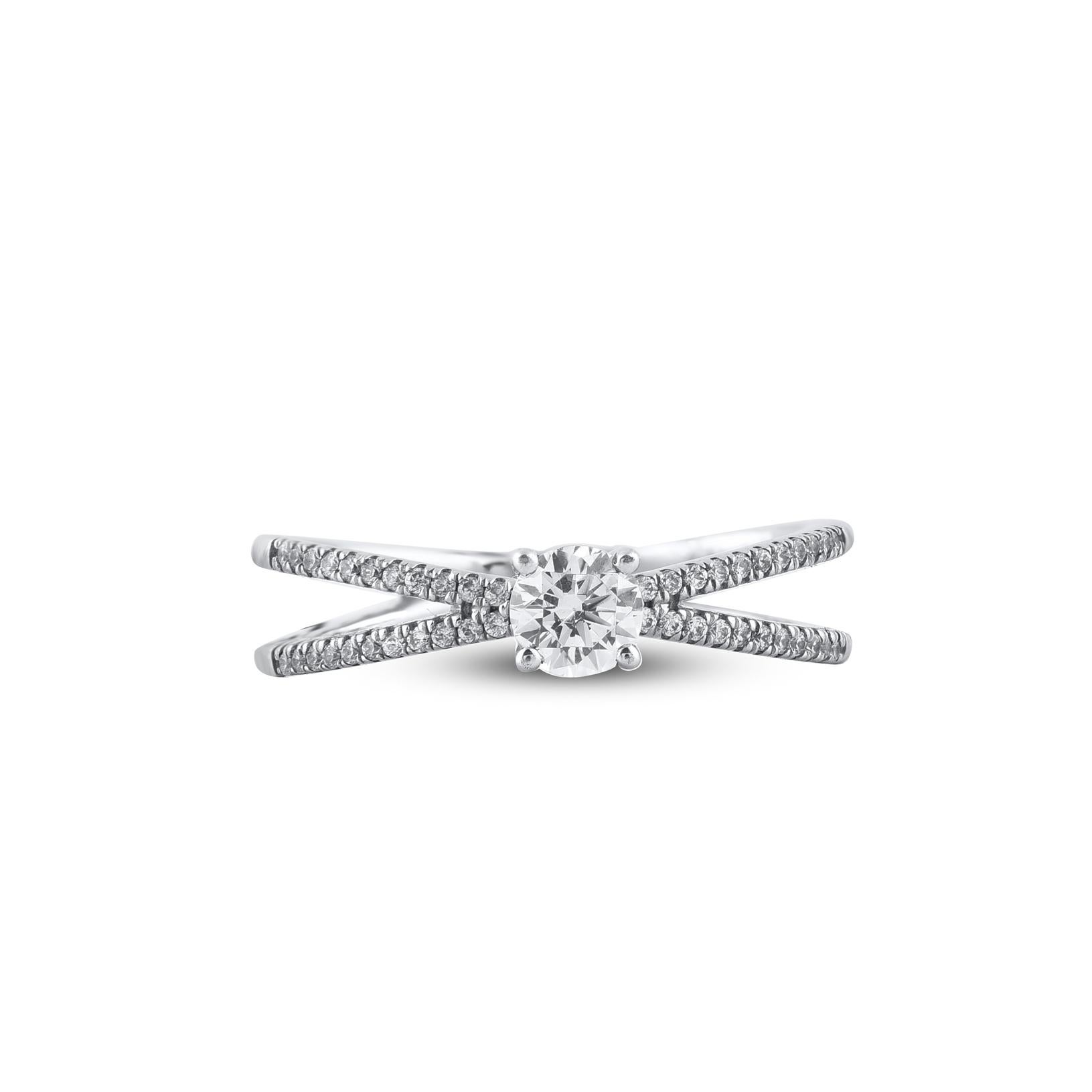 TJD 0,50 Karat runder Diamant 18 Karat Weißgold Crisscross Halo Verlobungsring (Zeitgenössisch) im Angebot
