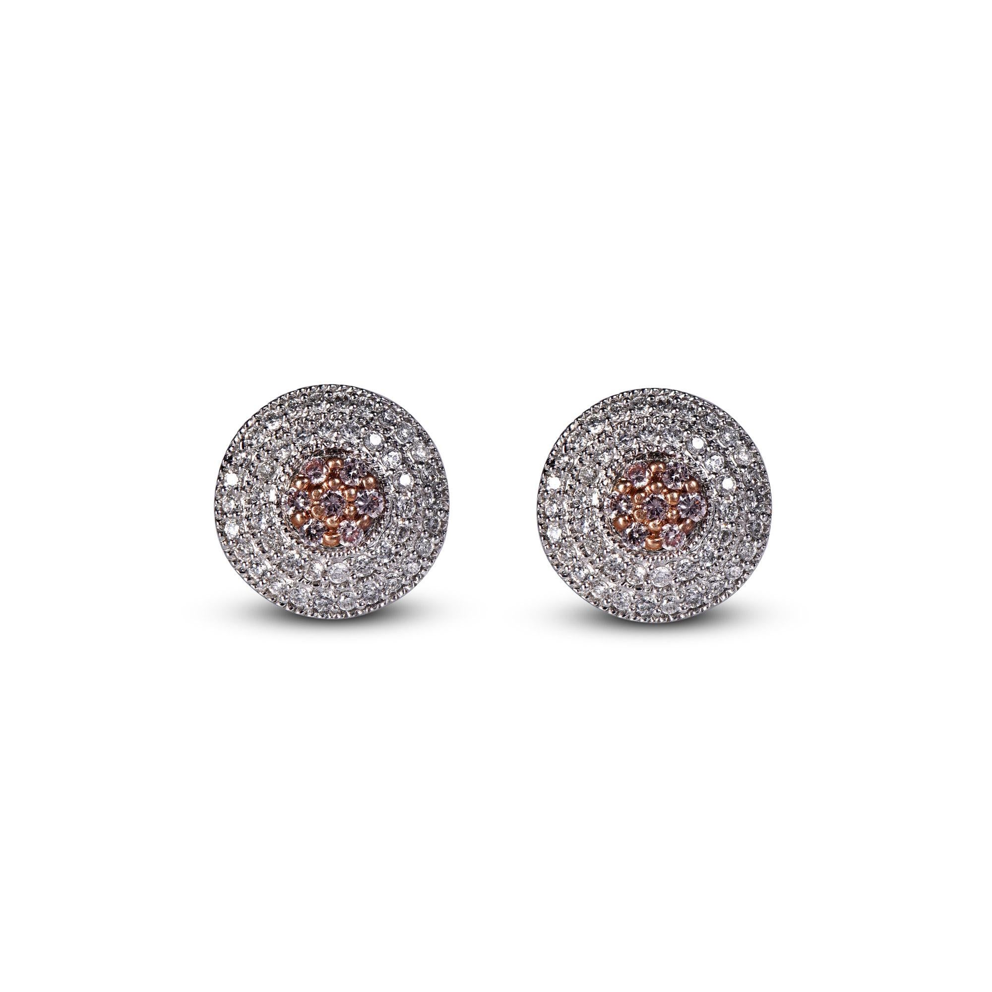 Realizzato con maestria in oro bianco massiccio 18 carati, questo orecchino con doppia montatura di diamanti è abilmente riempito con 88 diamanti bianchi rotondi e 14 diamanti rosa incastonati, di colore H. H. e di purezza I1. Con diamanti da 0.50