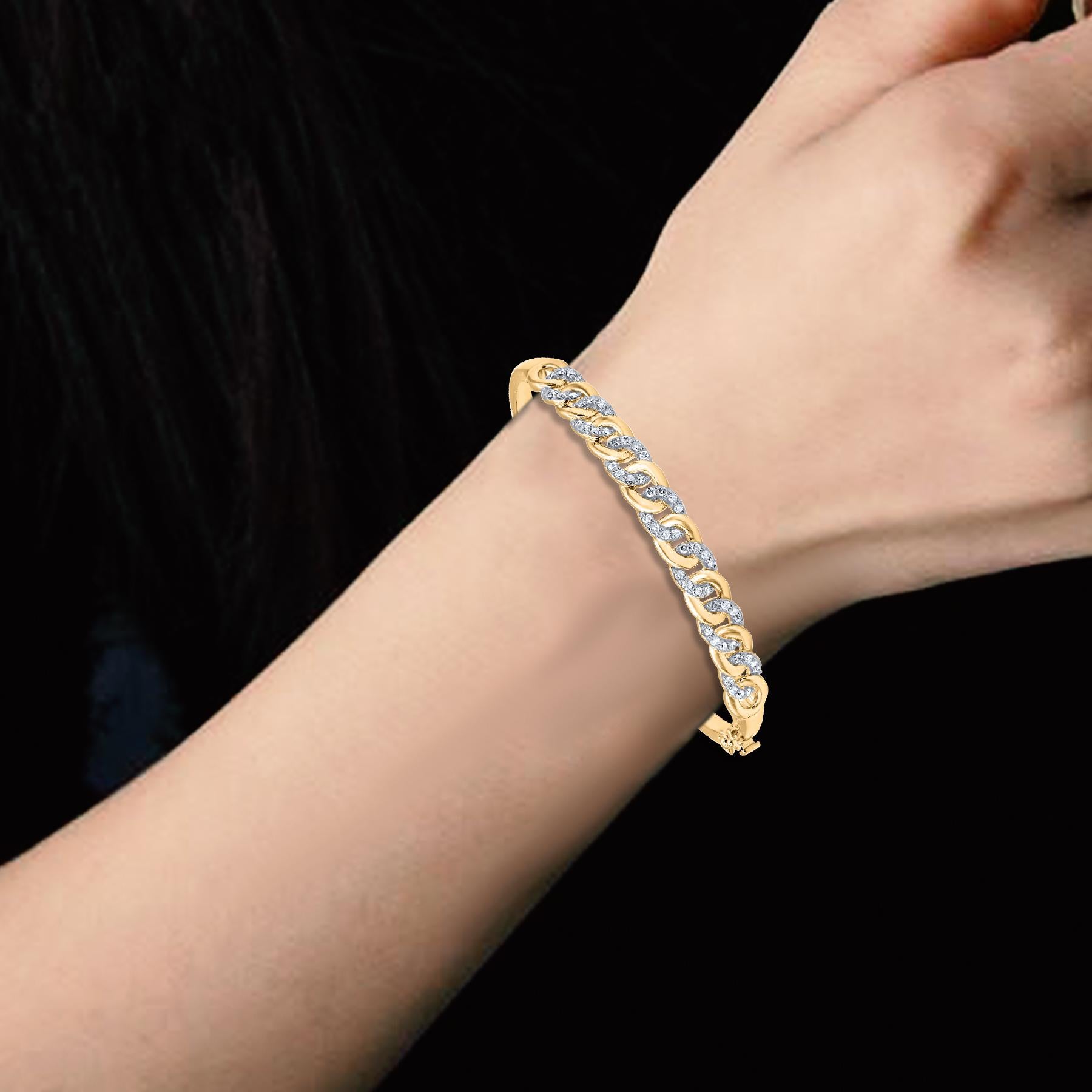 Taille brillant Bracelet jonc à maillons entrelacés en or jaune 14 carats avec diamants ronds naturels 0,50 carat TJD en vente