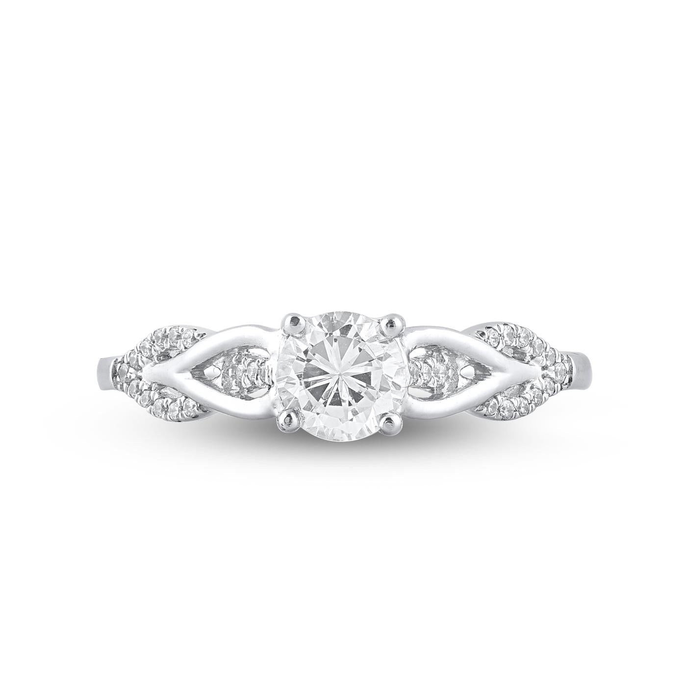 Exprimez votre amour pour elle de la manière la plus classique qui soit avec cette bague en diamant. Magnifiquement conçu par nos experts en or blanc 14 carats et orné de 29 diamants ronds de taille brillant et de taille simple en serti clos. Le
