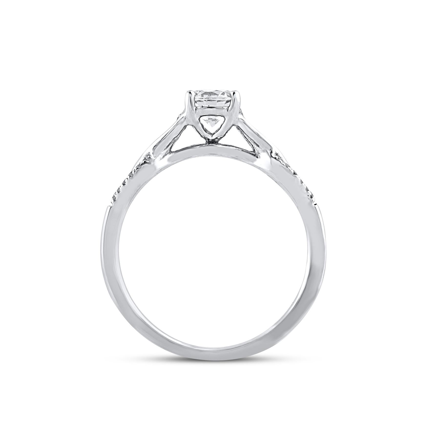 Bague de fiançailles de mariage en or blanc 14 carats avec diamants naturels taille ronde de 0,66 carat TJD Neuf - En vente à New York, NY