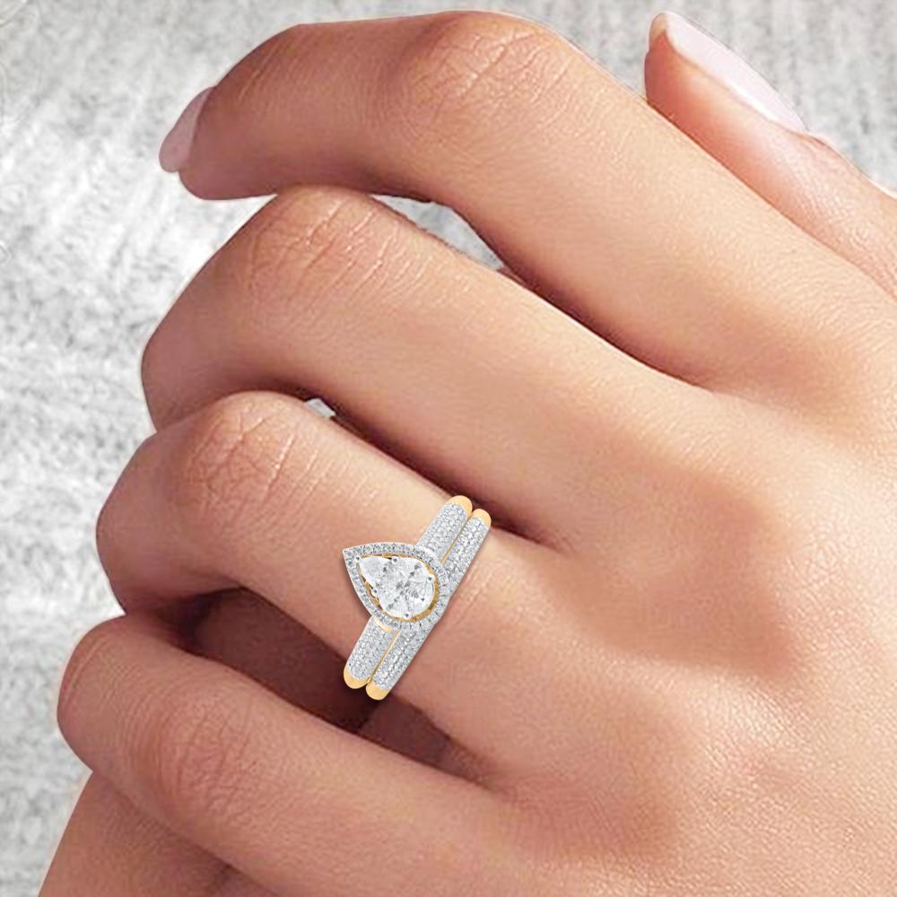 Modern TJD 0.75 Carat Multi-cut Diamond 14 Karat Gold Pear-Shaped Frame Bridal Ring Set For Sale
