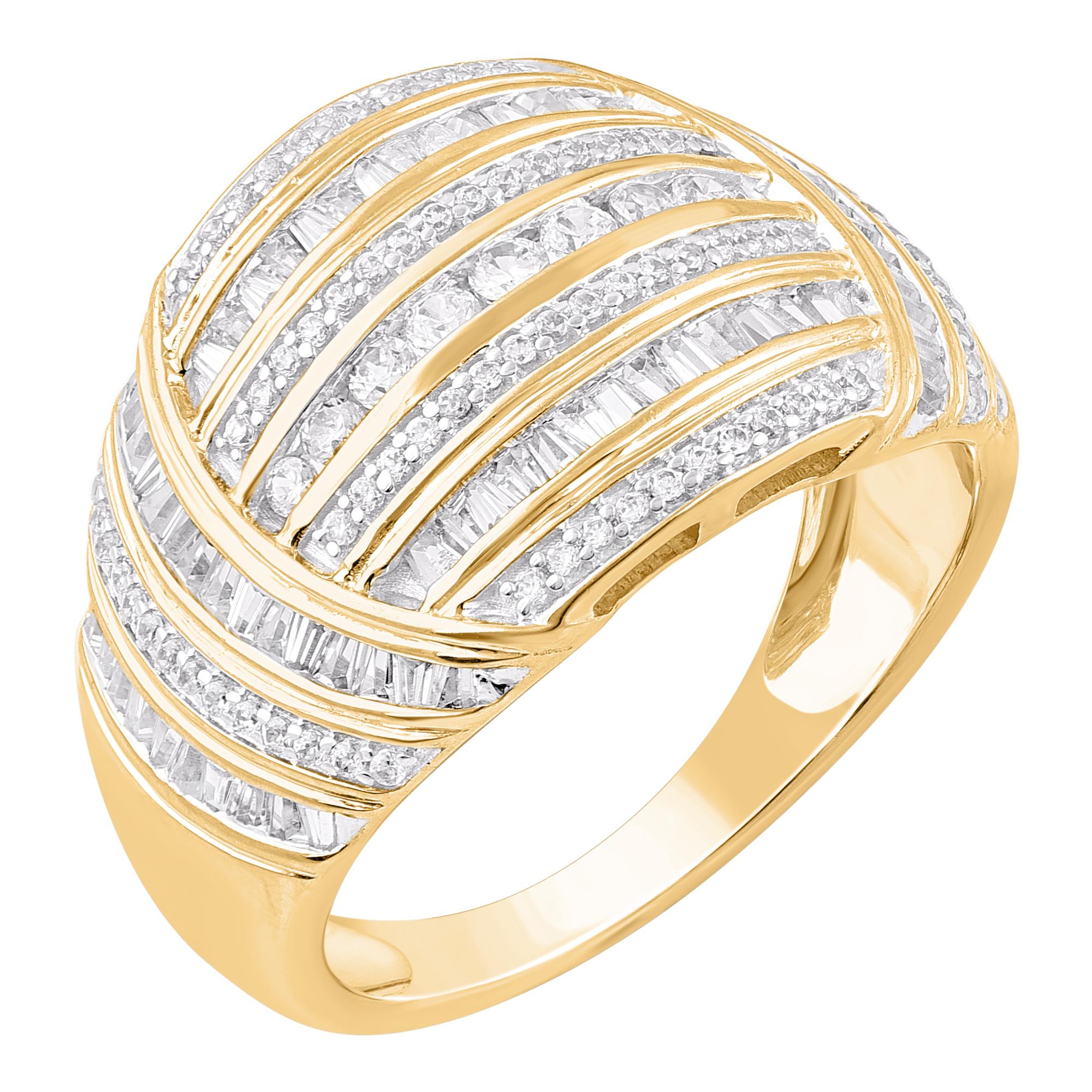 Véritablement exquise, elle admirera l'allure sans effort de cette gracieuse bague de mode en forme de dôme en diamant. La bague est fabriquée en or 14 carats (blanc, rose ou jaune au choix) et comporte 91 diamants ronds et 76 diamants baguettes
