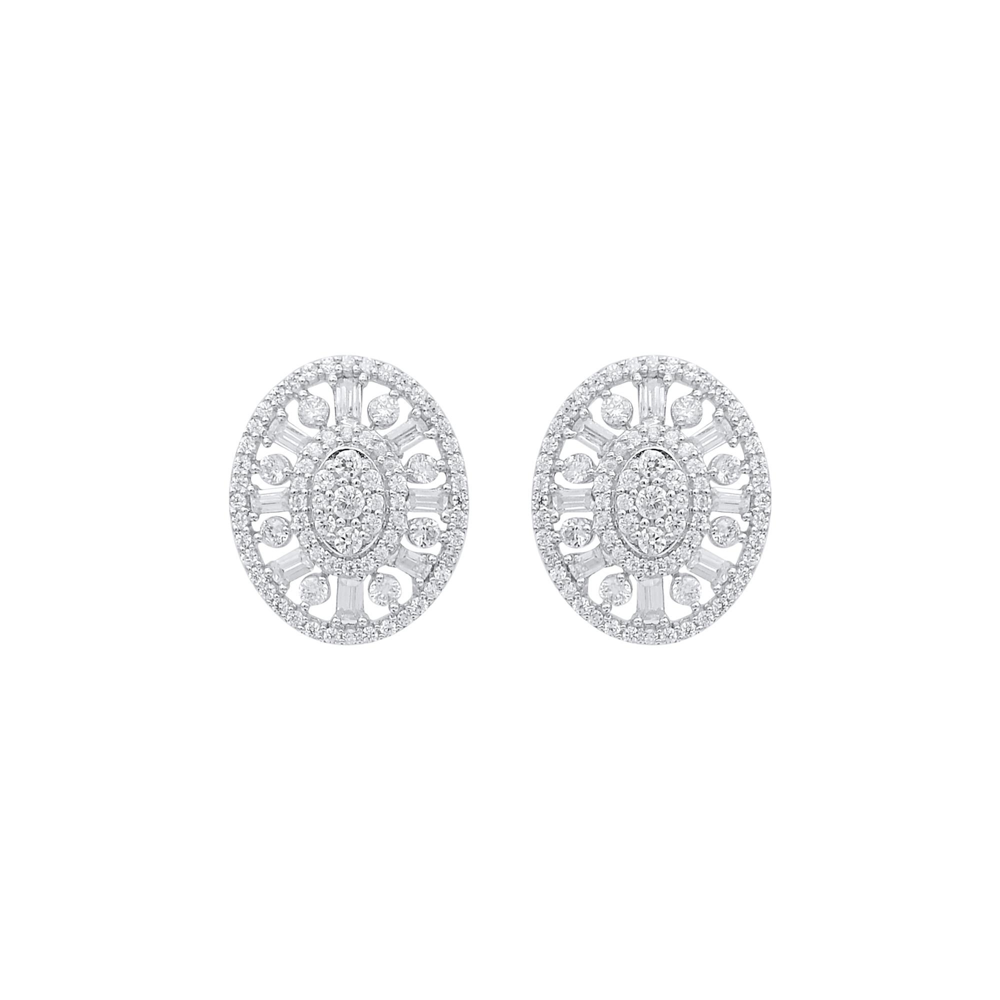 Abbellisci il tuo abbigliamento formale con un tocco di gloria in più indossando questi orecchini con montatura di diamanti. Sapientemente realizzato in oro giallo 14 carati, l'orecchino è abilmente riempito con 170 diamanti rotondi a taglio singolo