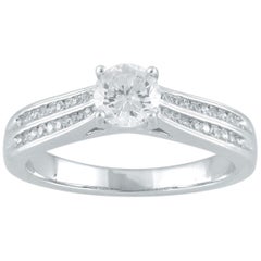 Bague de fiançailles en or blanc 18 carats sertie d
un diamant rond de 0,85 carat TJD
