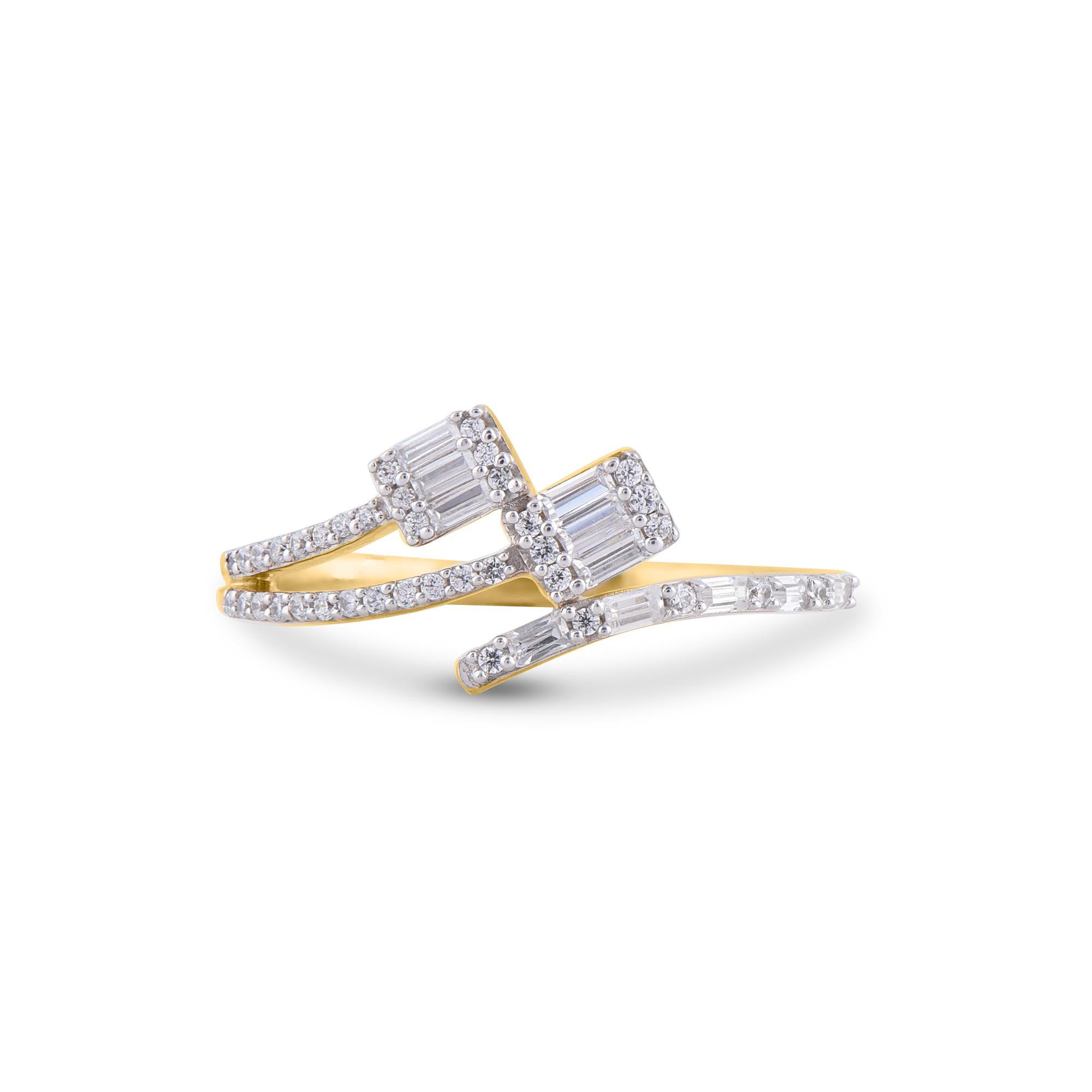 Moderno TJD 0,33 carati di diamante rotondo e baguette in oro giallo 14KT Anello Bypass di design in vendita
