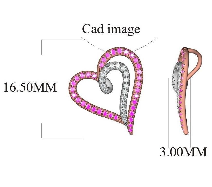 Non vuoi affrontare la città con i tuoi scintillii? Fai girare la testa con questo ciondolo a cuore tempestato di diamanti. Il pendente è realizzato in oro bianco da 18 carati e presenta 17 diamanti bianchi e 35 diamanti rosa a brillante rotondo,
