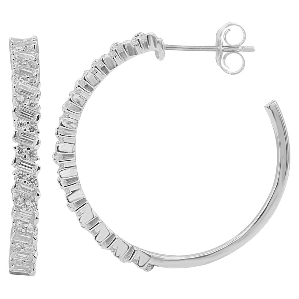 TJD Orecchini a cerchio firmati in oro bianco 14 carati con diamante rotondo e baguette da 1 carato