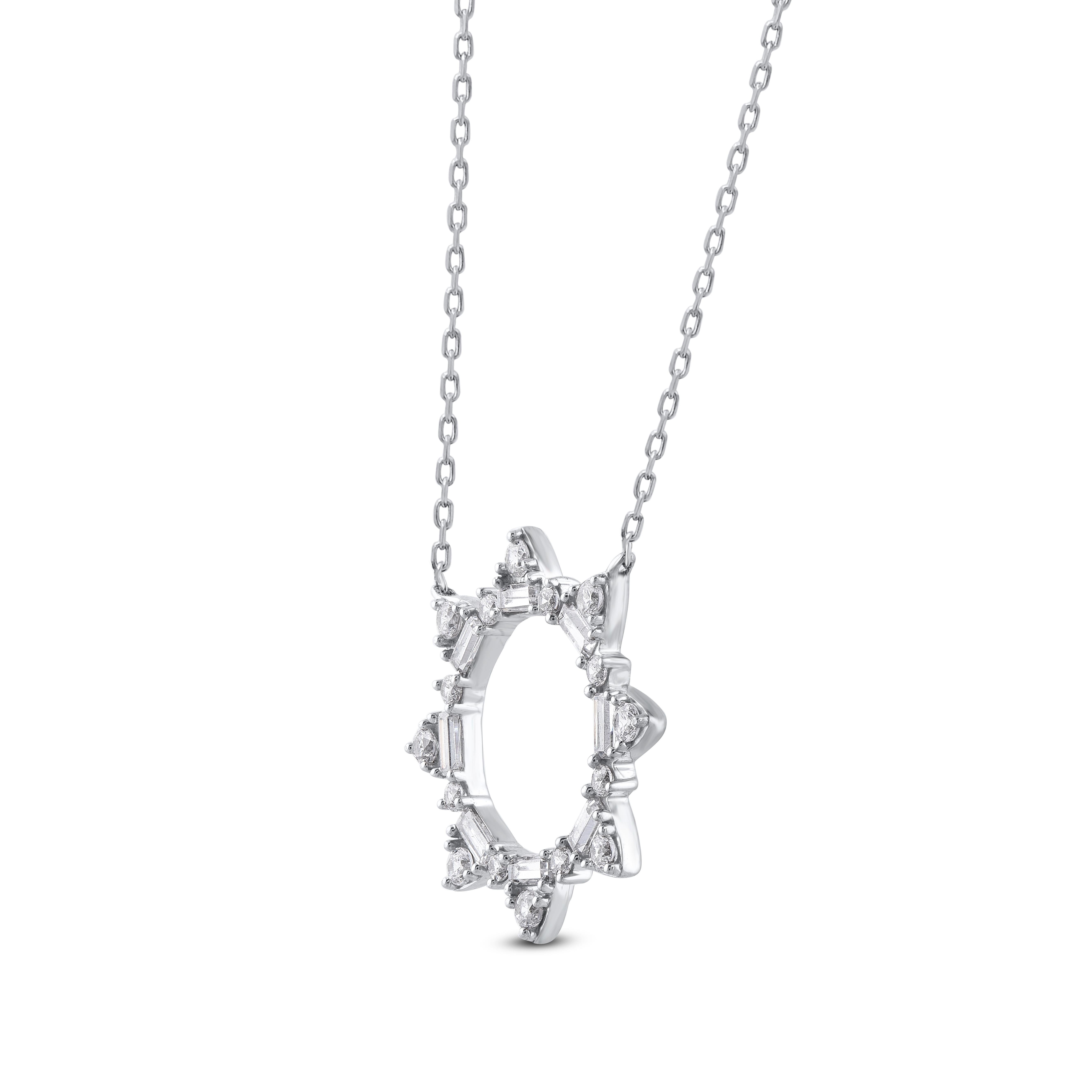 Adorerà l'aspetto bellissimo e lo scintillio luminoso di questo ciondolo con diamante a forma di stella circolare. Realizzato alla perfezione, questo ciondolo di design con diamante a forma di stella in oro bianco 14 carati è tempestato di 16