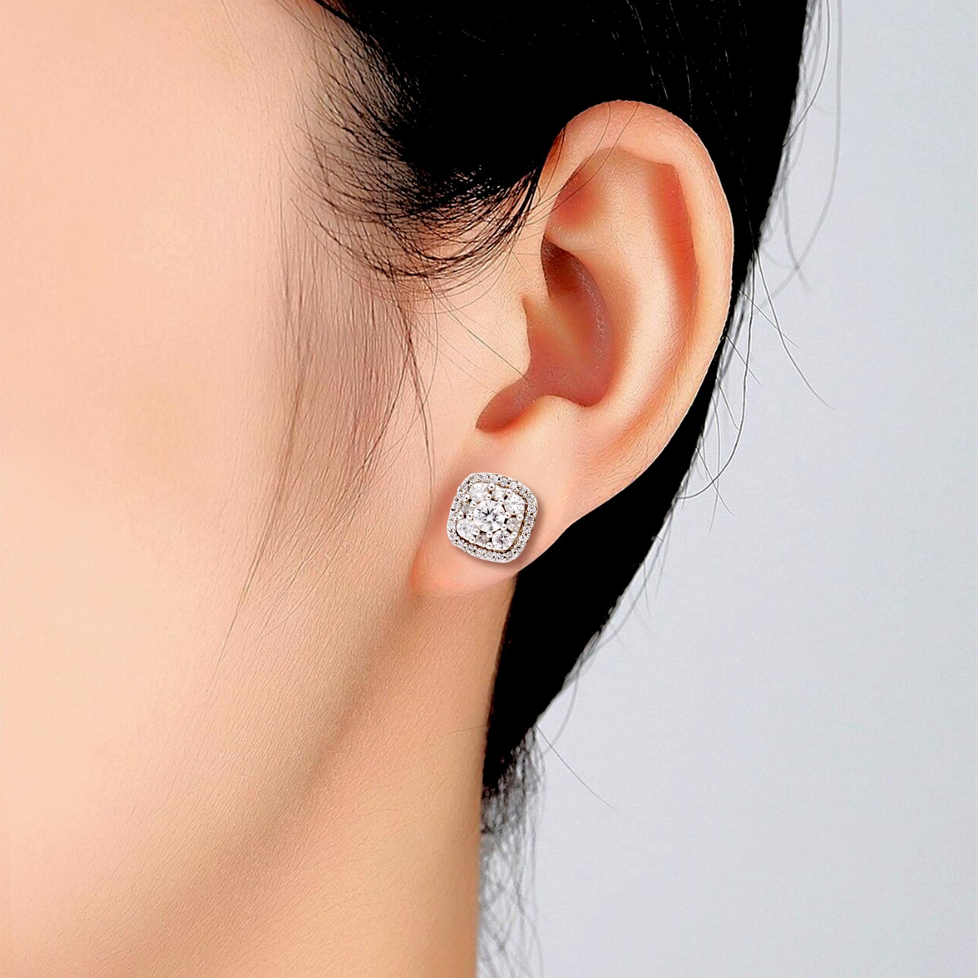 TJD 1 ct diamant rond en or jaune 18KT Halo Cushion Shape Cluster Earring Neuf - En vente à New York, NY