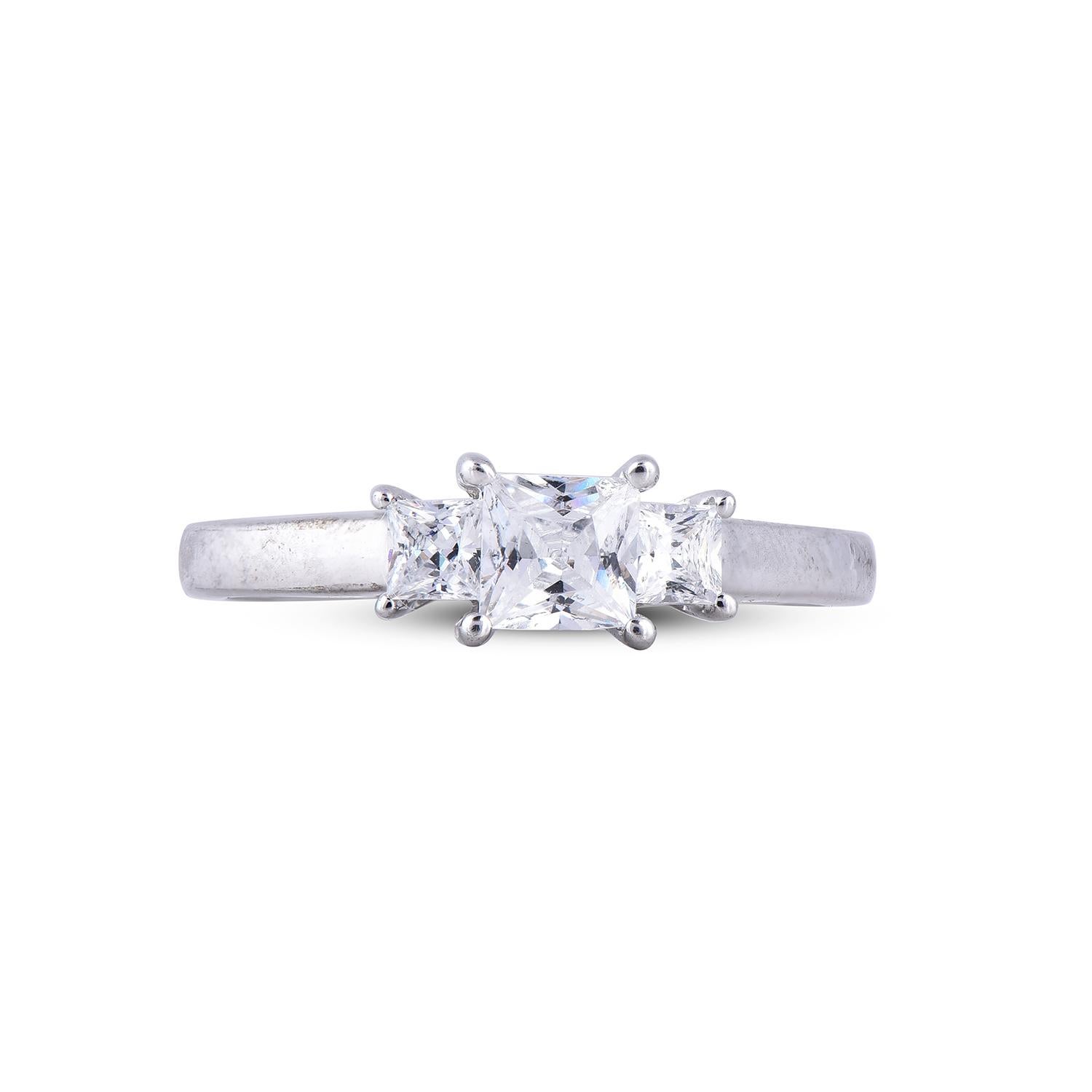 Art Déco TJD Anello di fidanzamento classico a 3 pietre con taglio a principessa da 1,0 carati in oro bianco 18 carati in vendita