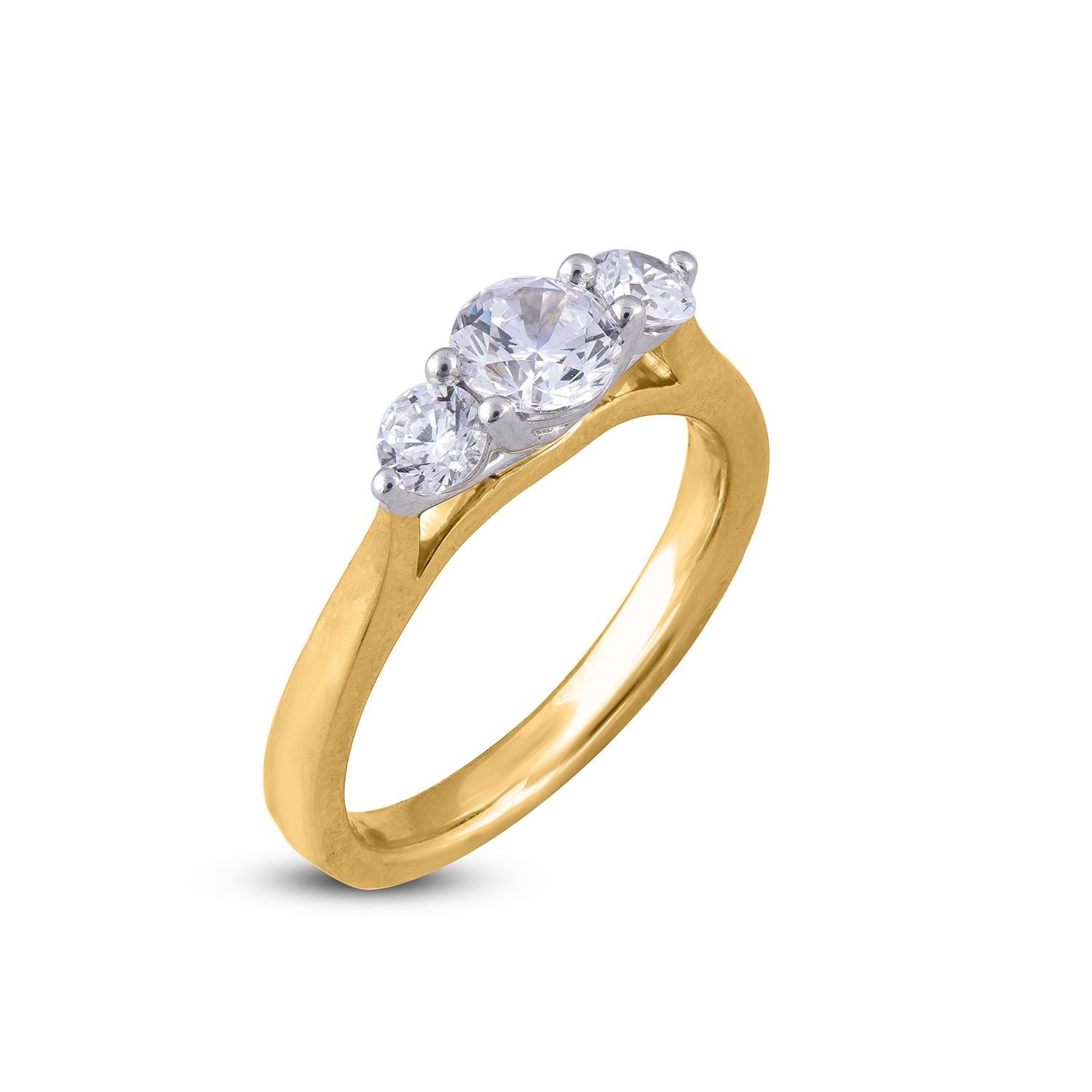 Cette bague de fiançailles à trois pierres est un choix incroyablement romantique. C'est parce que les trois pierres sont symboliques. Cette bague en or jaune 18 carats comporte une pierre centrale de 0,60 ct et chaque diamant latéral de 0,20 ct est