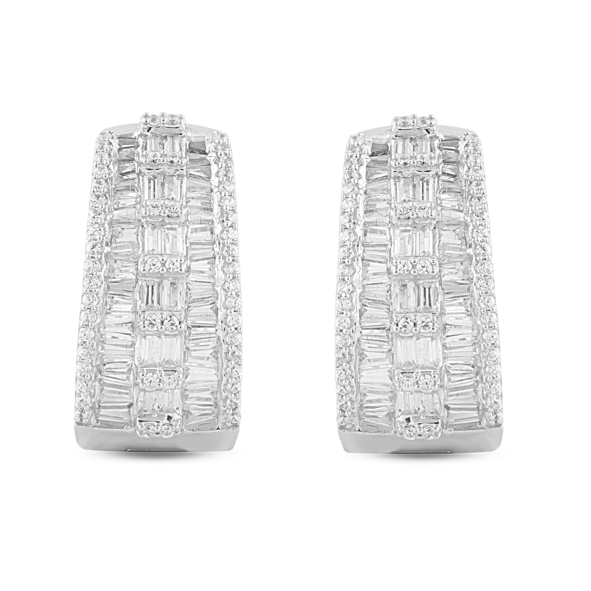 Art déco Créoles huggies en or blanc 14 carats avec diamants taille baguette de 1,0 carat TJD en vente