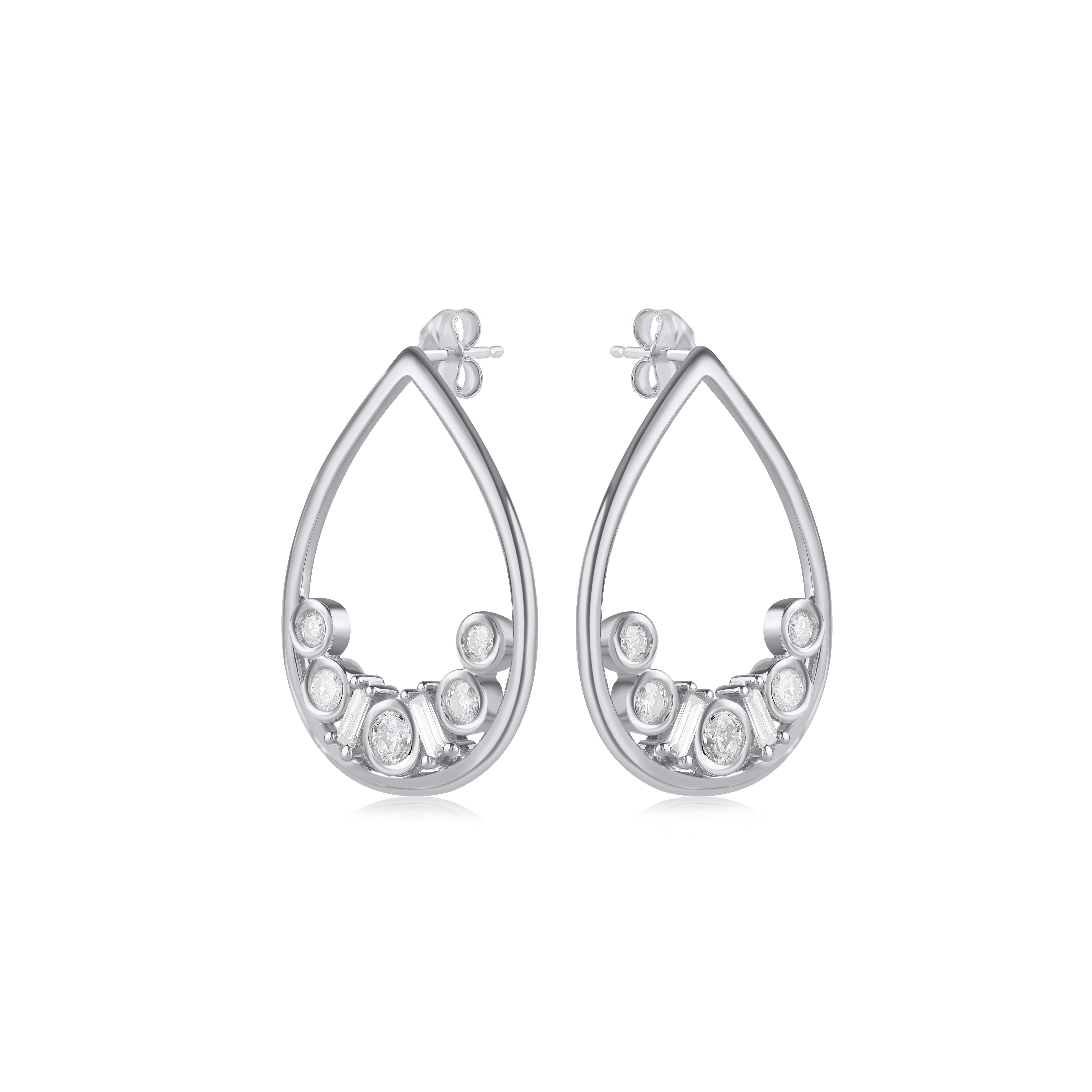 Contemporain Clous d'oreilles en or blanc 14 carats avec diamants baguettes et ronds de 1,0 carat TJD en vente