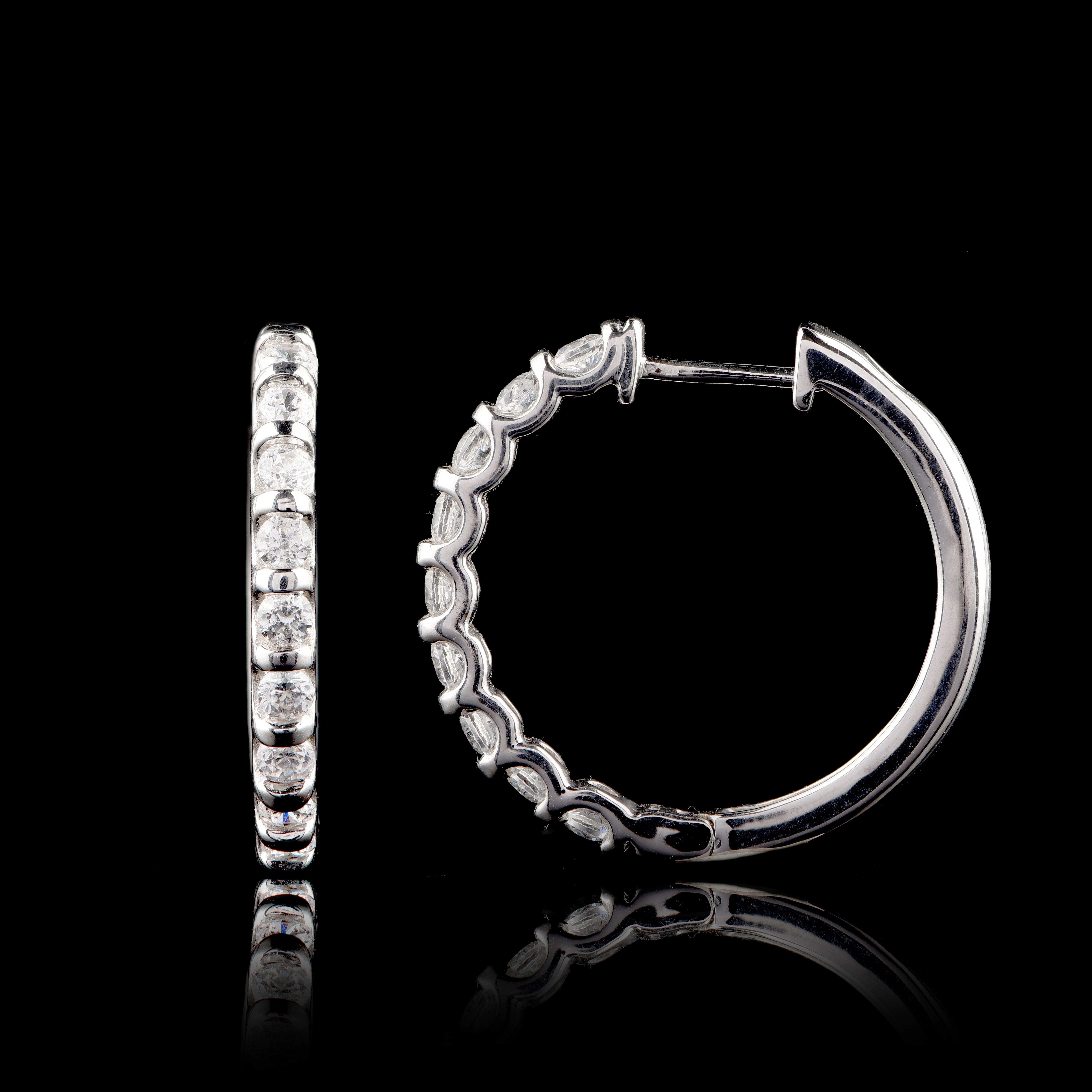 Contemporary TJD 1.0 Carat Channel-Set Diamond 18 Karat White Gold Classic Hoop Earrings For Sale
