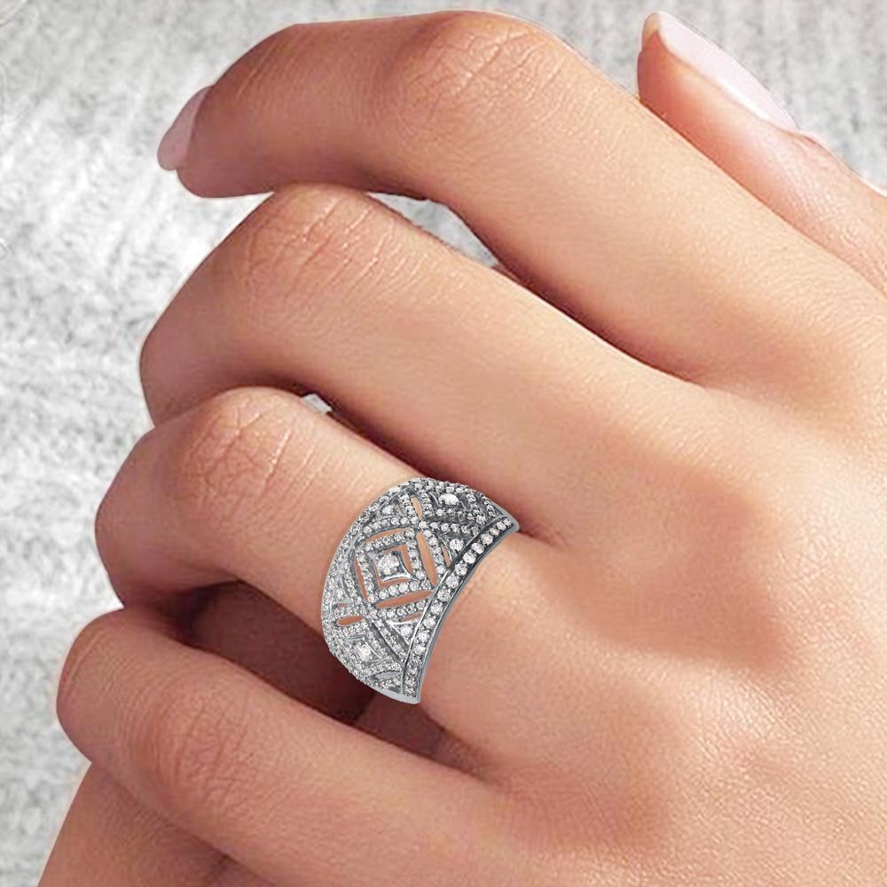Round Cut TJD 1.0 Carat Diamond 18 Karat White Gold Kite Dazzling Designer Ring For Sale