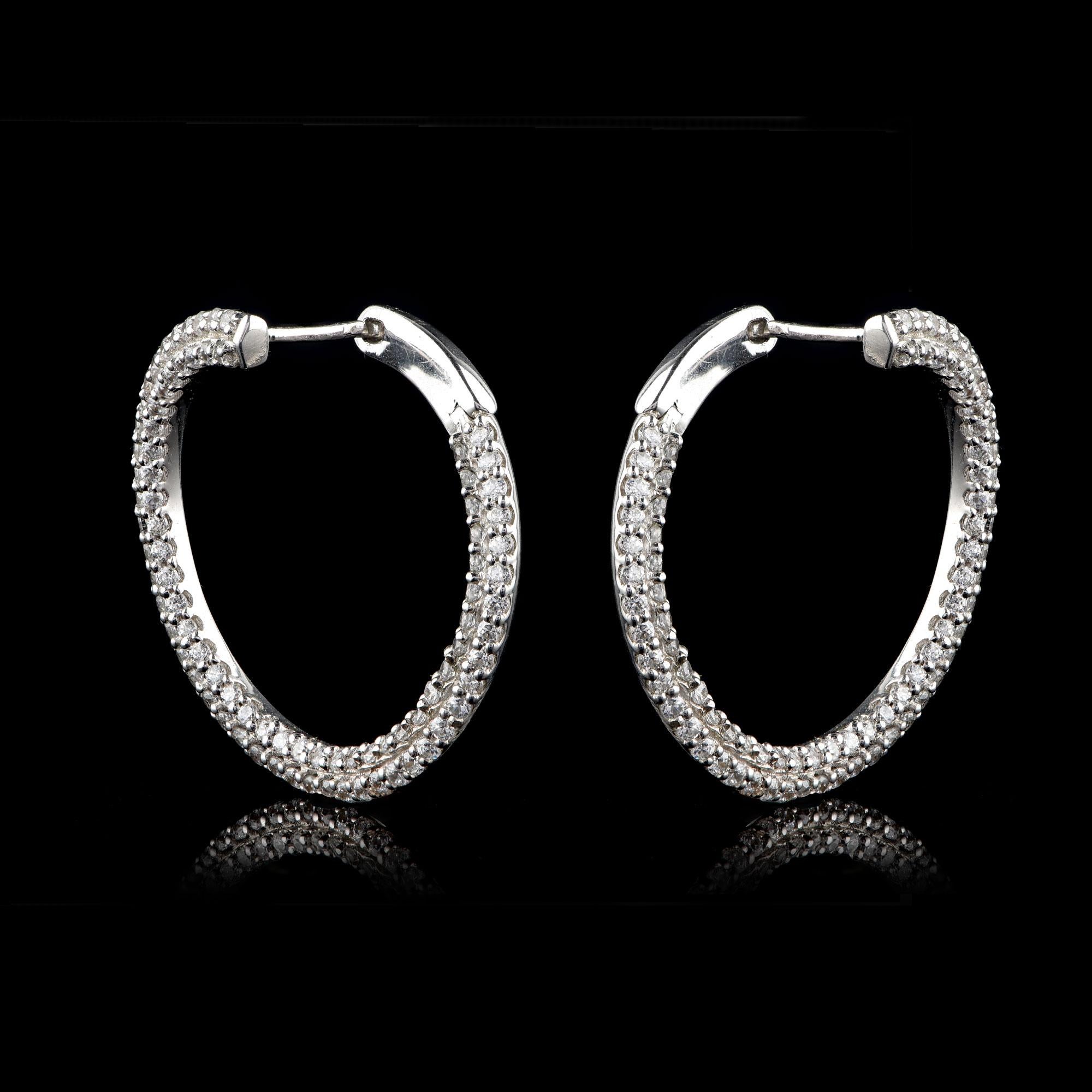 Contemporaneo TJD Orecchini a cerchio di charme con diamante da 1,0 carati in oro bianco 18 carati in vendita