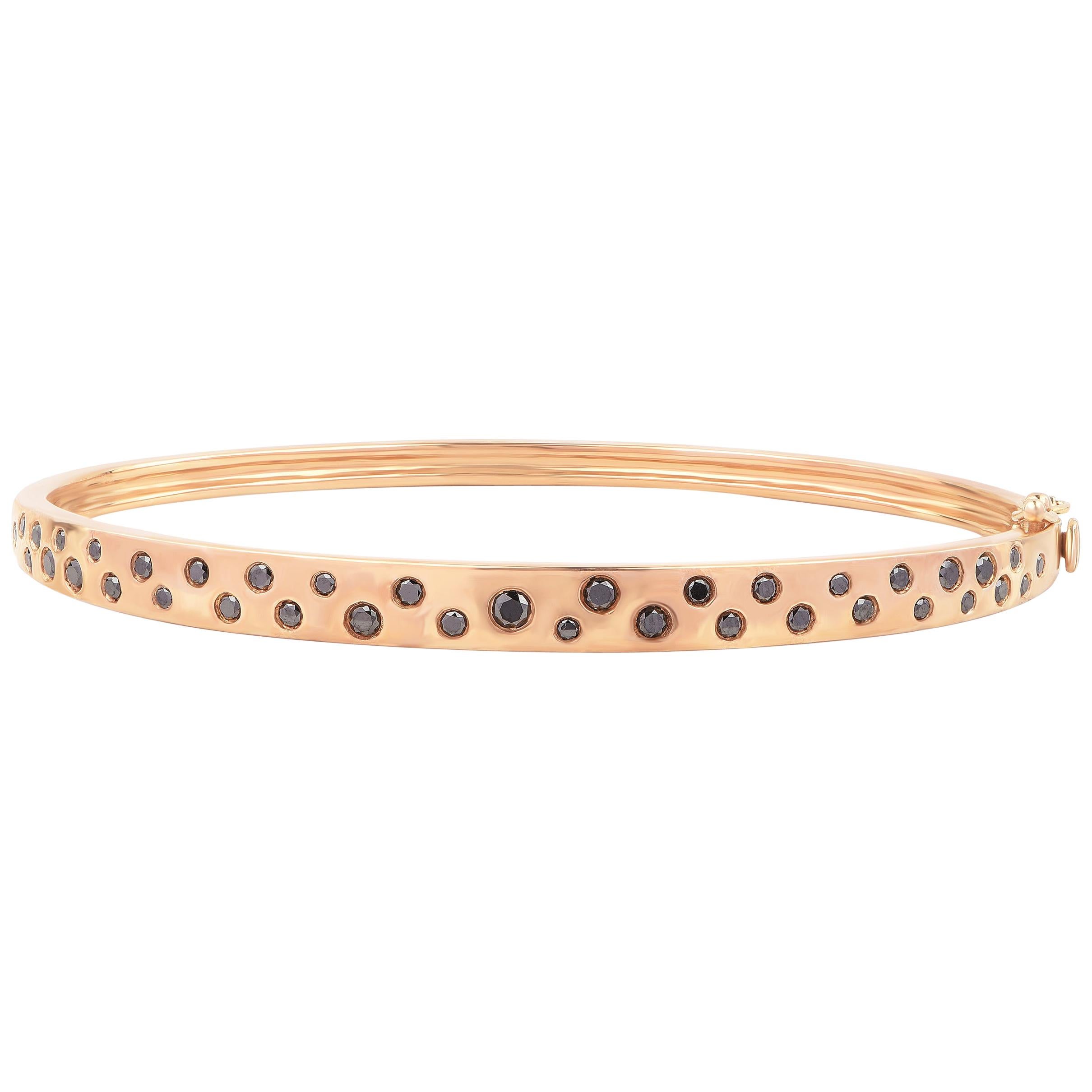 Bracelet jonc à charnière en or jaune 18 carats avec diamants noirs ronds traités de 1,0 carat TJD