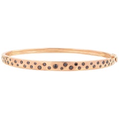 Bracelet jonc à charnière en or jaune 18 carats avec diamants noirs ronds traités de 1,0 carat TJD