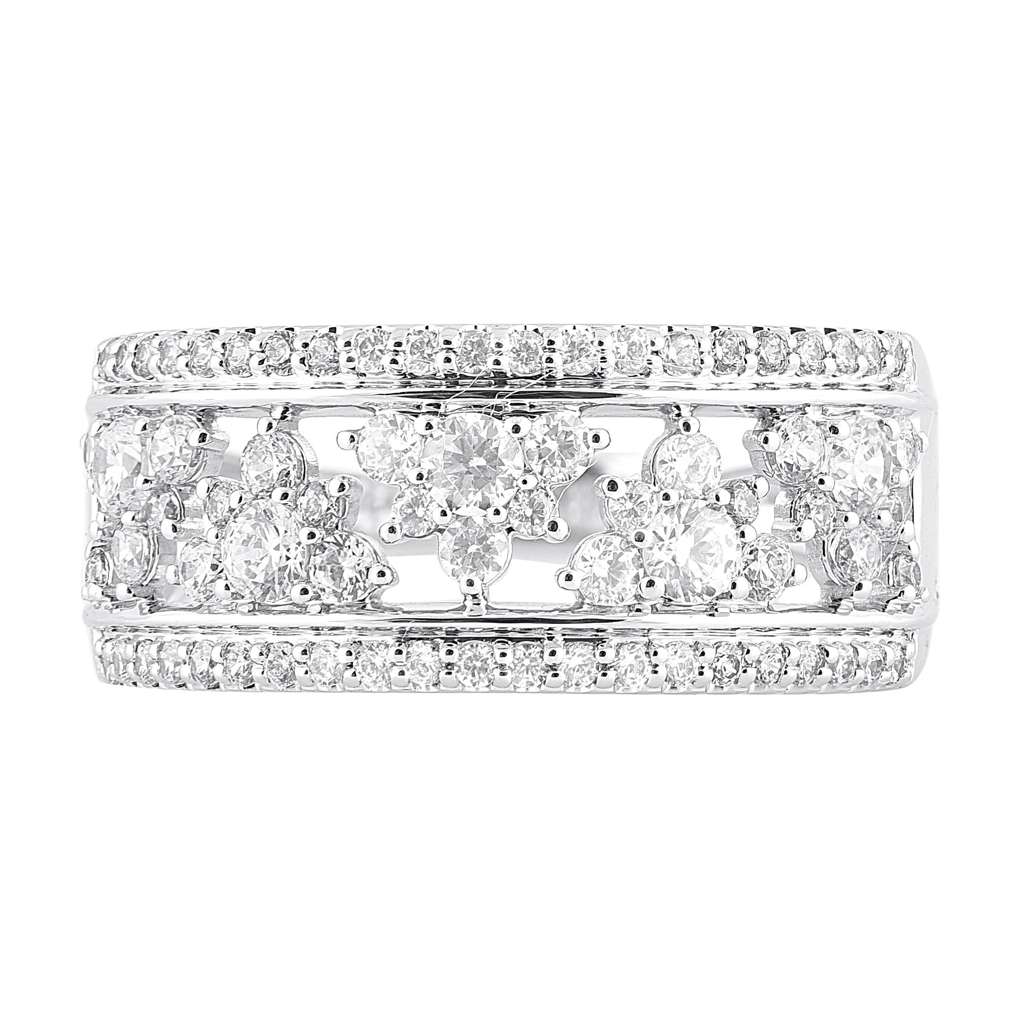 Se sei un amante dei gioielli vintage o se cerchi un pezzo unico da aggiungere alla tua collezione, questo anello catturerà sicuramente i cuori e l'ammirazione. Realizzato in oro bianco 14K con 74 diamanti rotondi taglio brillante. Questo anello è
