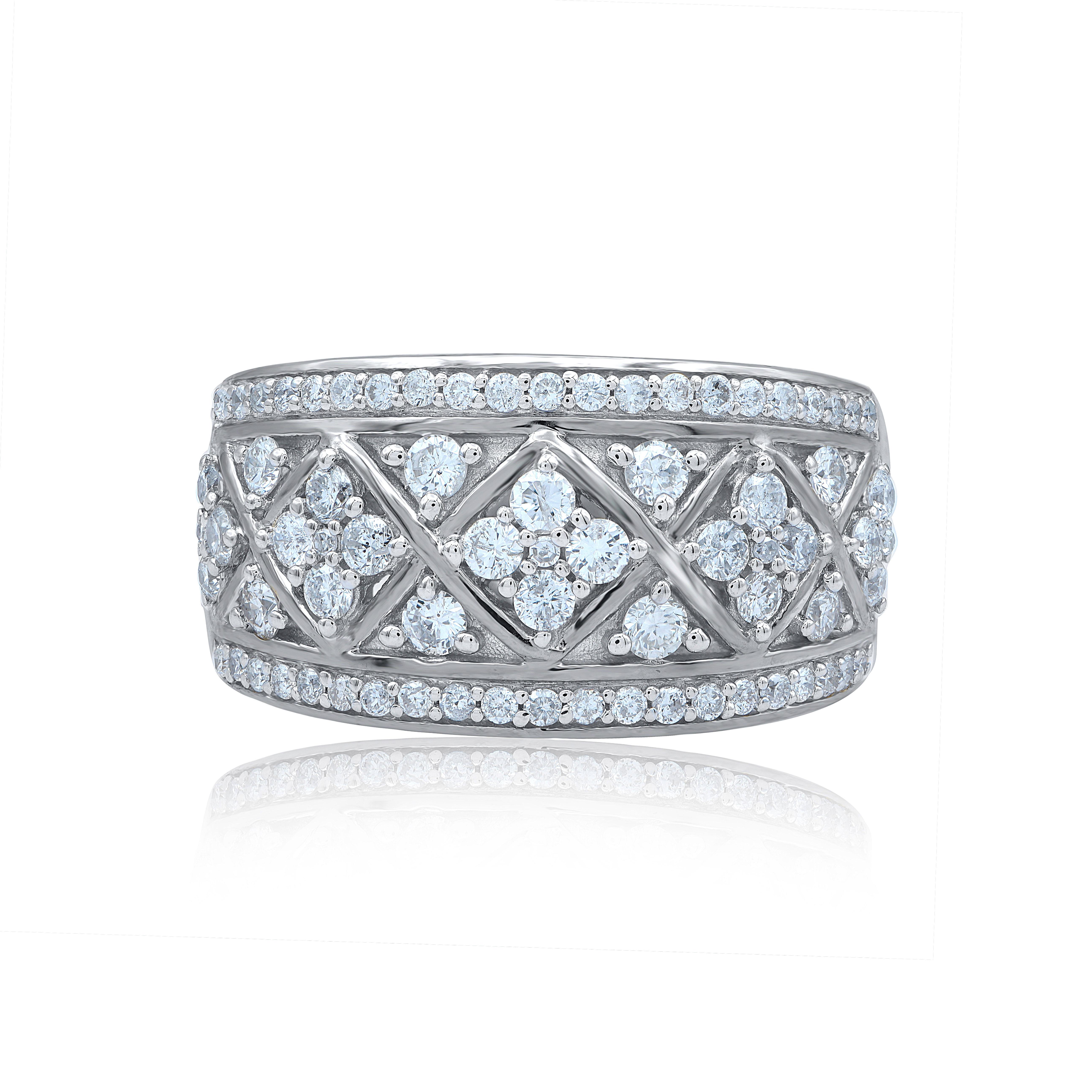 Verleihen Sie Ihrer Schmucksammlung einen Hauch von Glamour mit diesem diamantenen Verlobungsring. Dieser wunderschöne Ring ist mit schimmernden Diamanten im Brillantschliff und im Einzelschliff in Zacken- und Pflasterfassung besetzt. Gefertigt aus