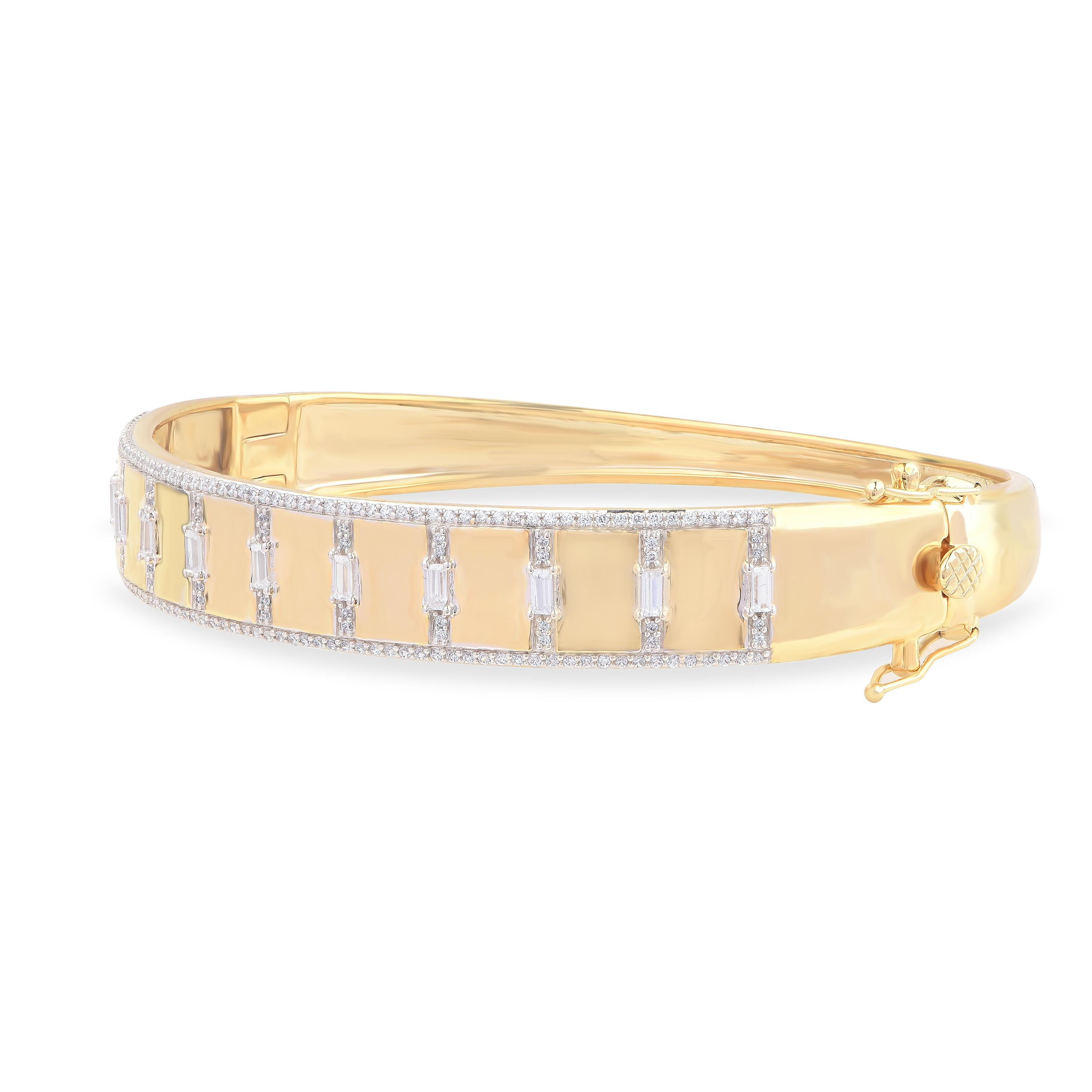 Contemporain Bracelet jonc à charnières en or jaune 18 carats, rond et baguette TJD 1,0 carat en vente