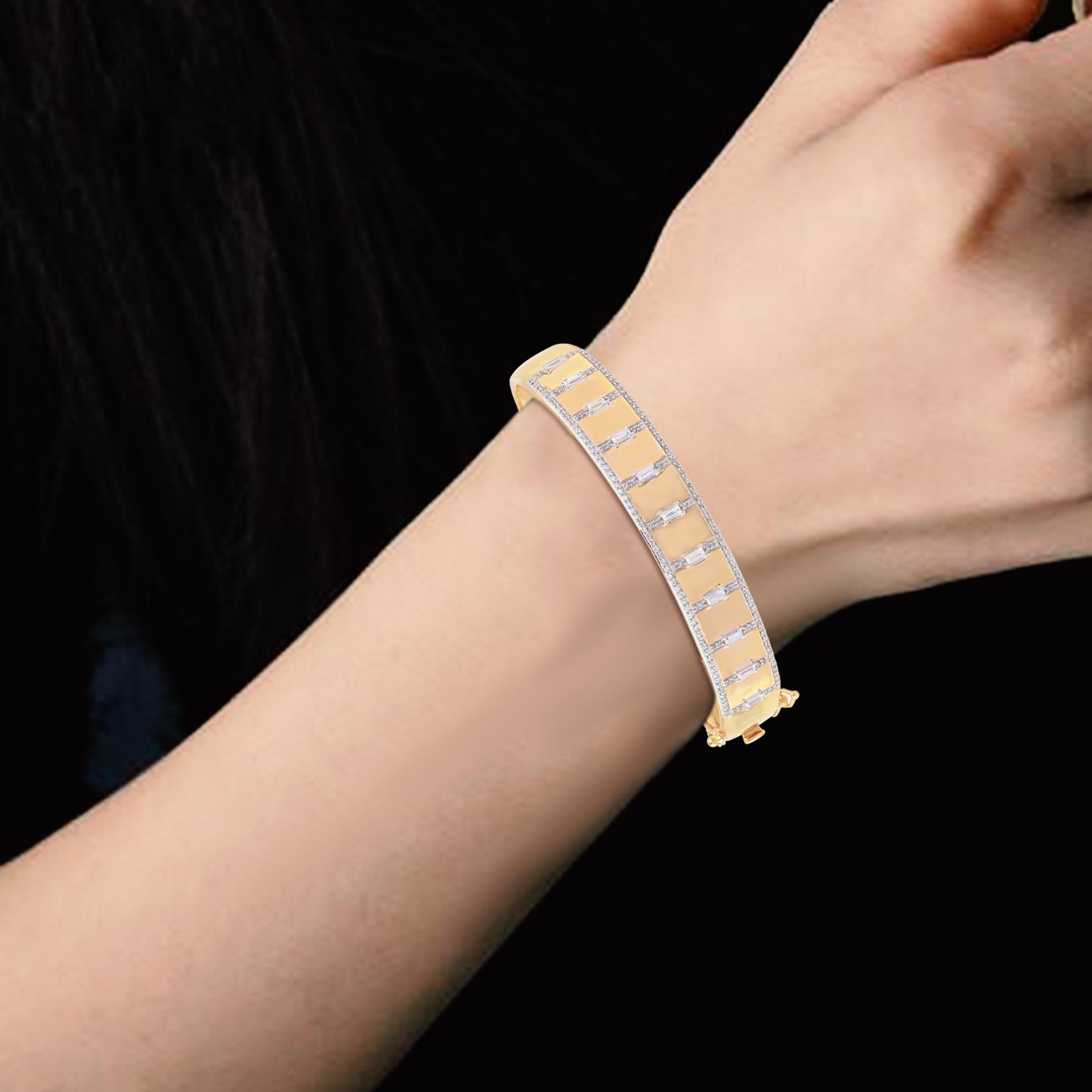 Bracelet jonc à charnières en or jaune 18 carats, rond et baguette TJD 1,0 carat Neuf - En vente à New York, NY