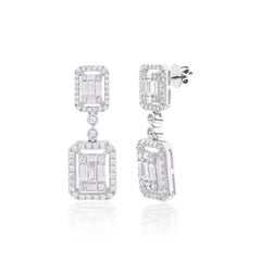Pendientes colgantes TJD de oro blanco de 14 quilates con diamantes redondos y baguette de 1,0 quilates