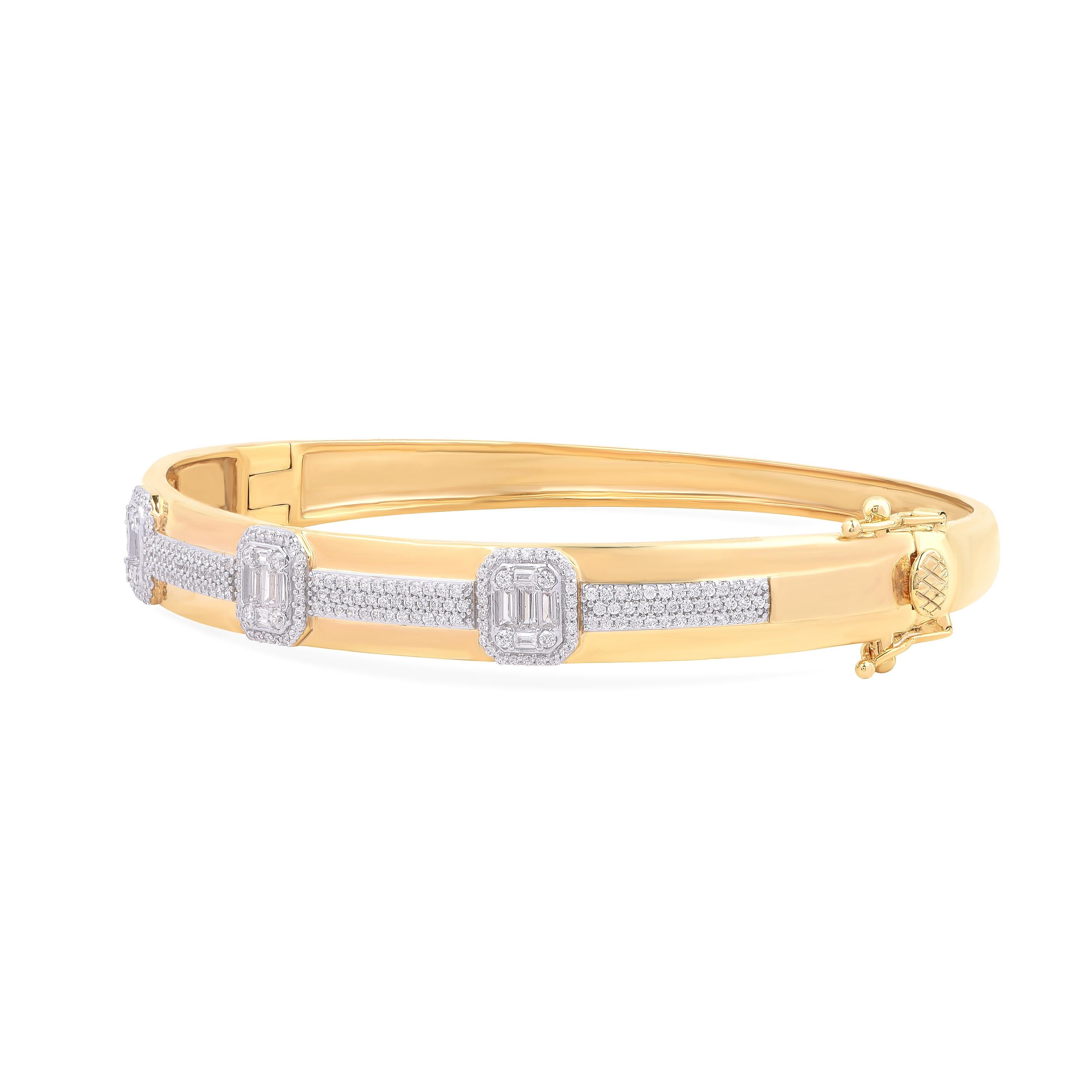Contemporain Bracelet jonc à charnière en or jaune 18 carats avec diamants ronds et baguettes de 1,0 carat TJD en vente