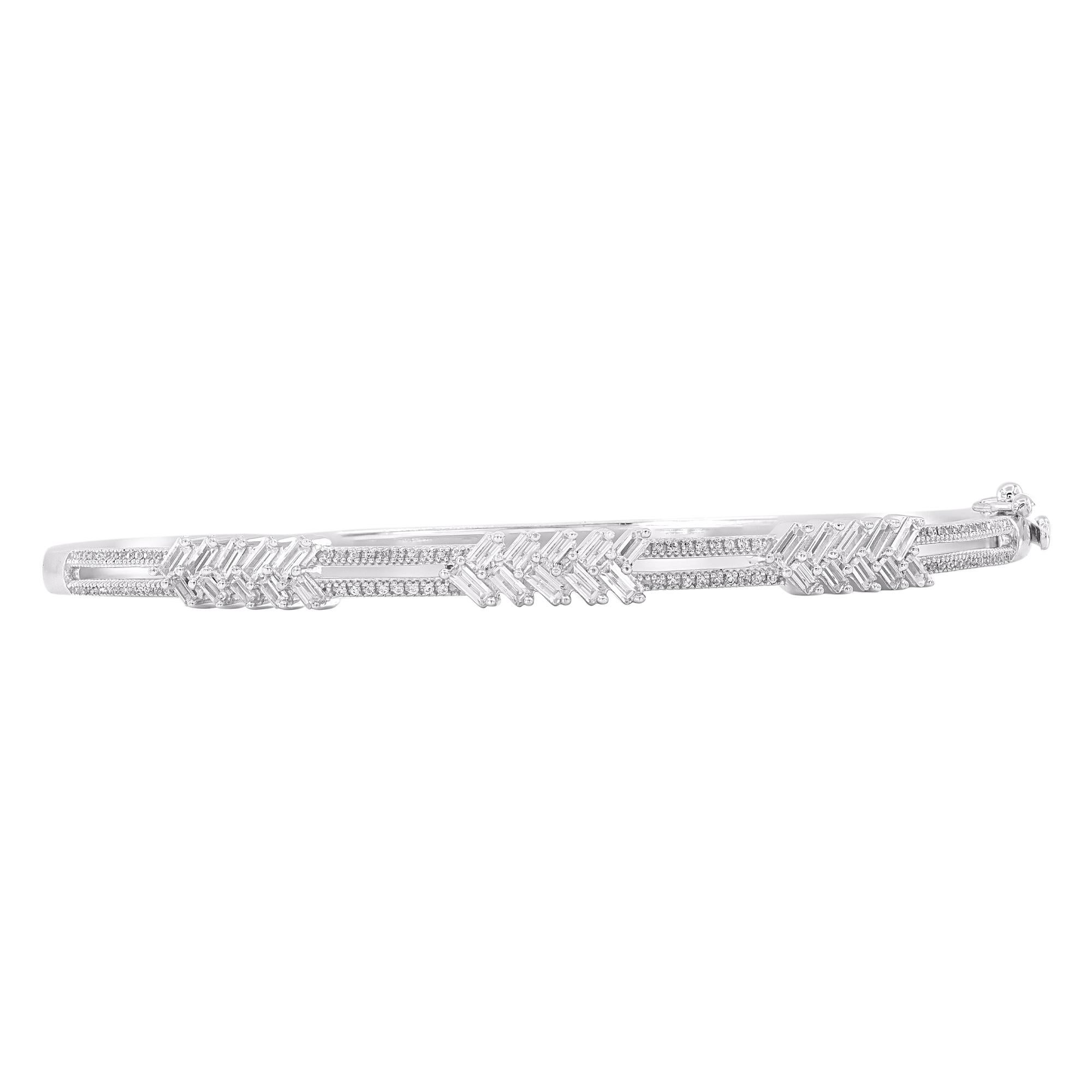 TJD 1,0 Karat runder & Baguetteschliff Diamant-Mode-Armreif aus 18 Karat Weißgold (Zeitgenössisch) im Angebot