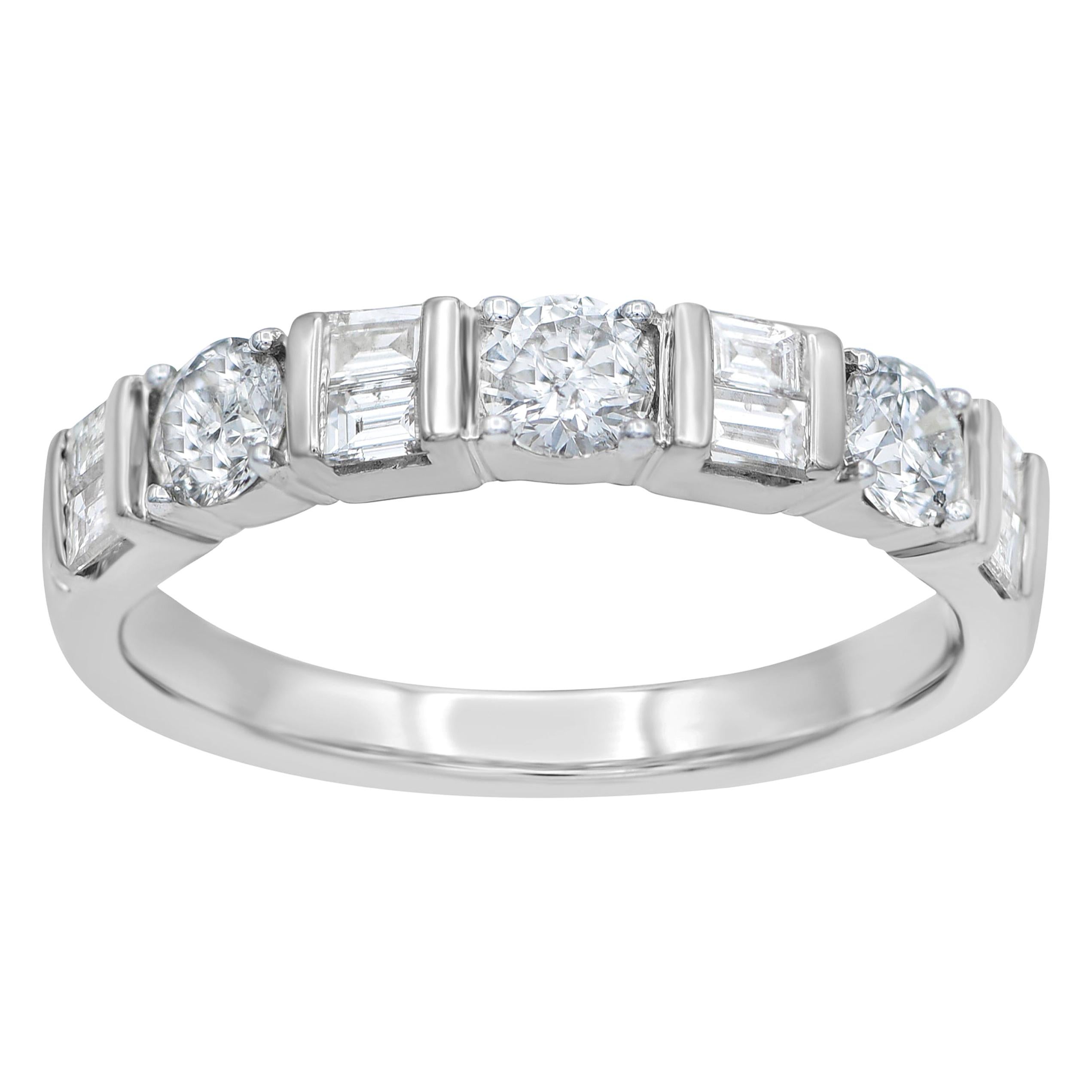 TJD 1.0 Carat Round & Baguette Diamond 14 Karat White Gold Engagement Band Ring For Sale