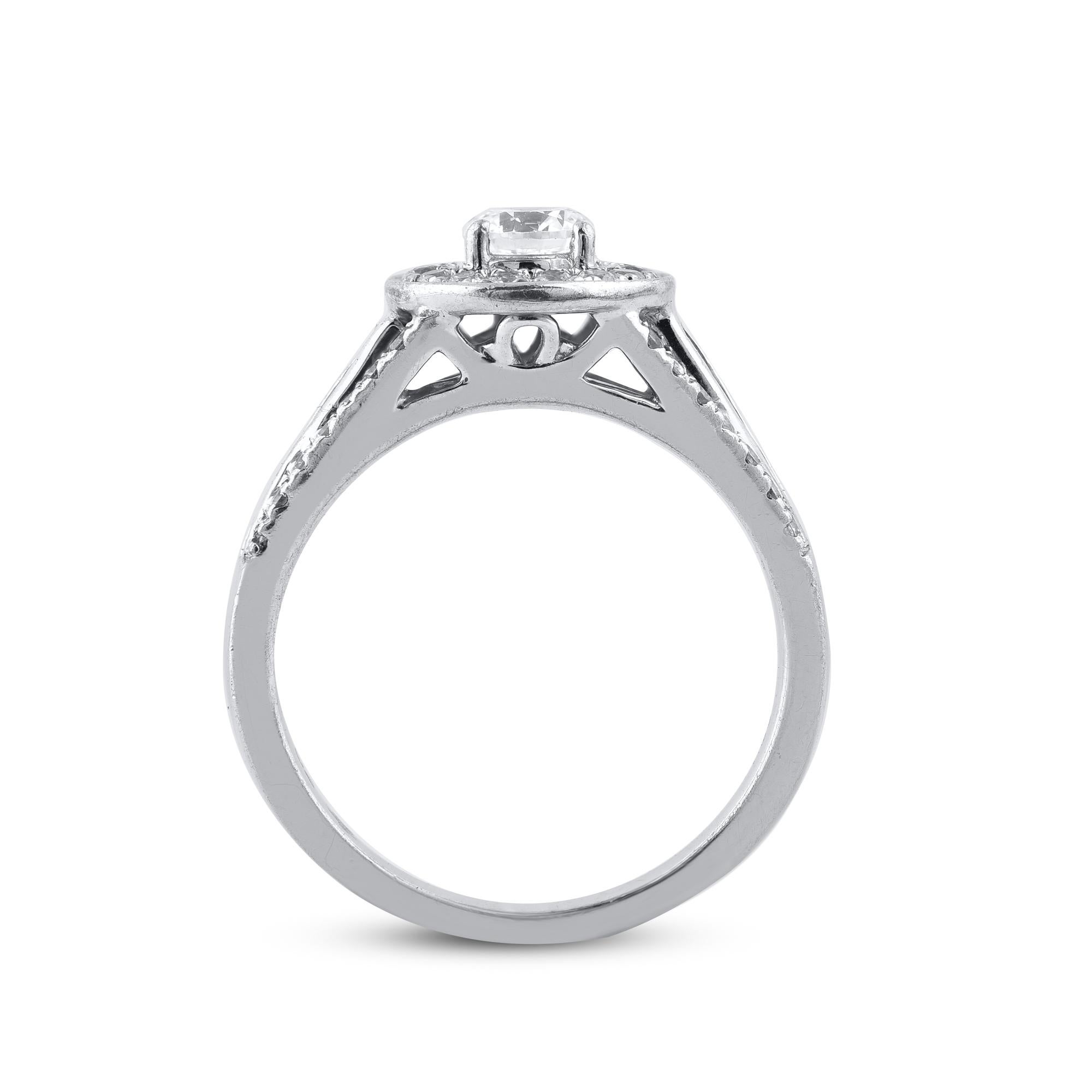 TJD Anello di fidanzamento aureolato con diamante rotondo e baguette da 1,0 carati in oro bianco 18 carati In condizioni Nuovo in vendita a New York, NY