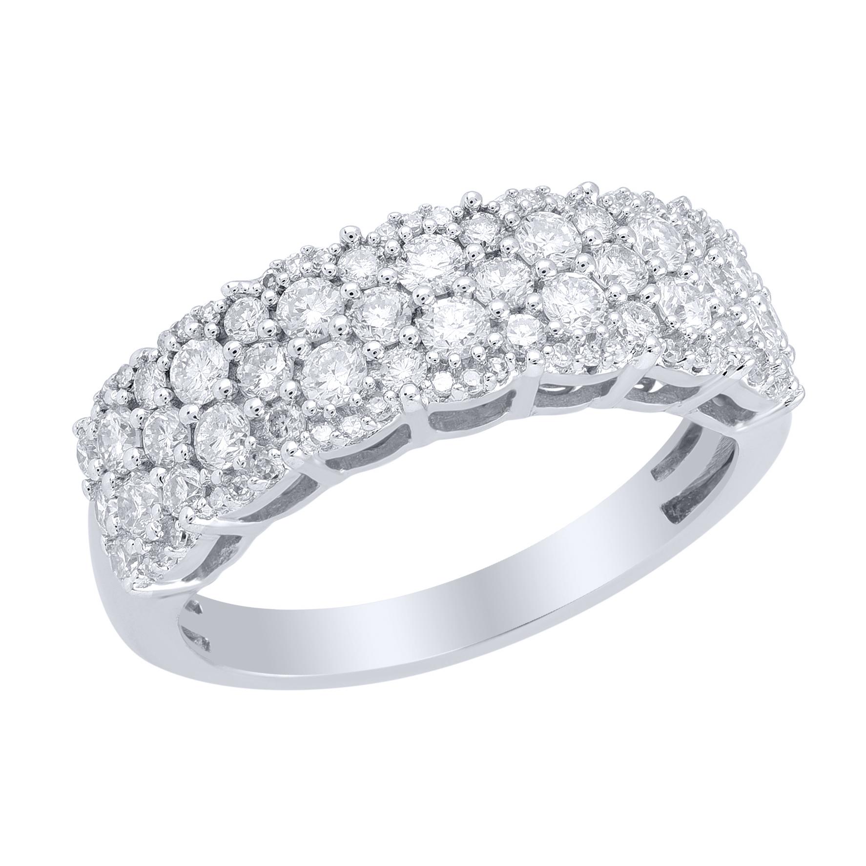 Ehren Sie Ihren besonderen Tag mit diesem außergewöhnlichen Diamantring. In diesem Ring funkeln 80 Diamanten im Brillantschliff und runde Diamanten im Einzelschliff in einer schönen Zackenfassung. Das Gesamtgewicht der Diamanten beträgt 1,0 Karat.