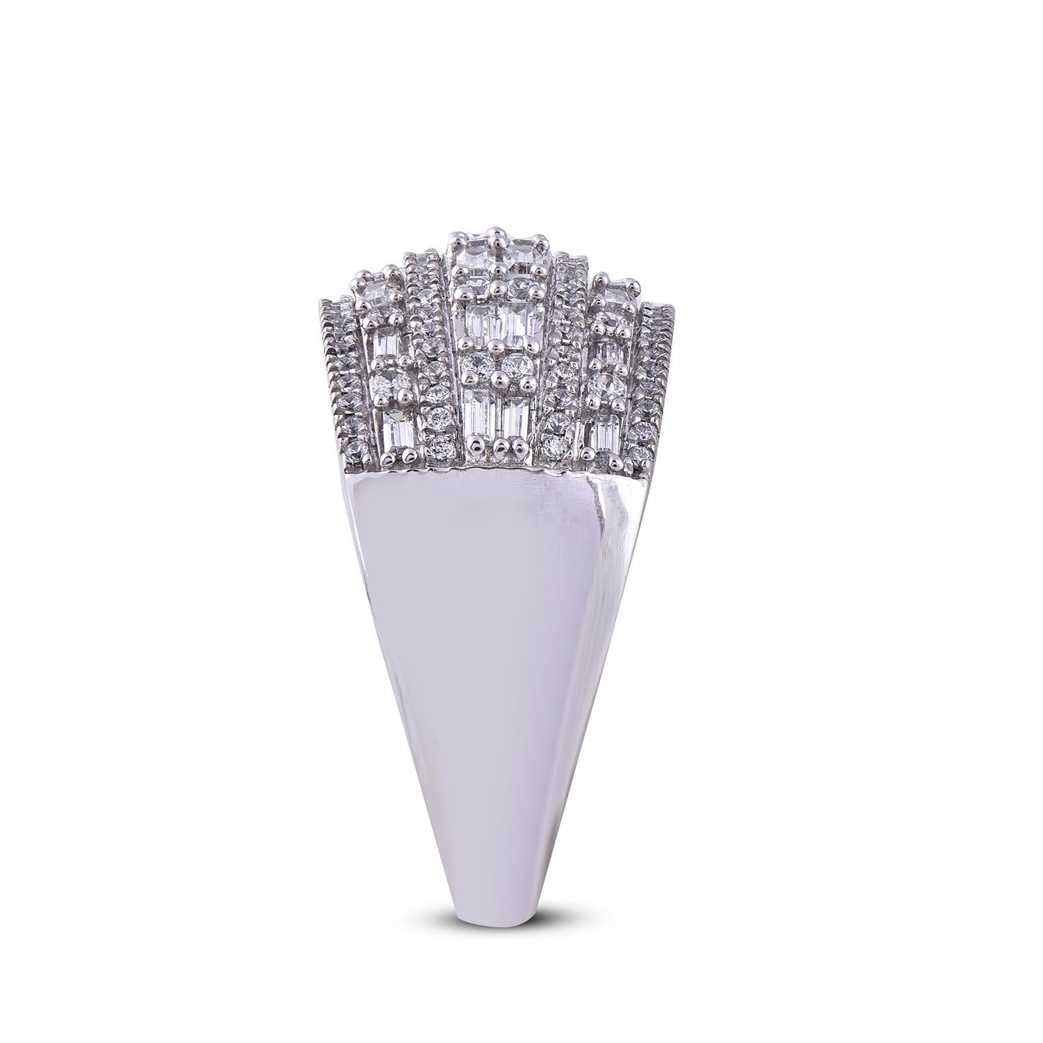Taglio baguette TJD Anello con diamante rotondo da 1,0 carati in oro bianco 14 carati con fascia larga a più file in vendita