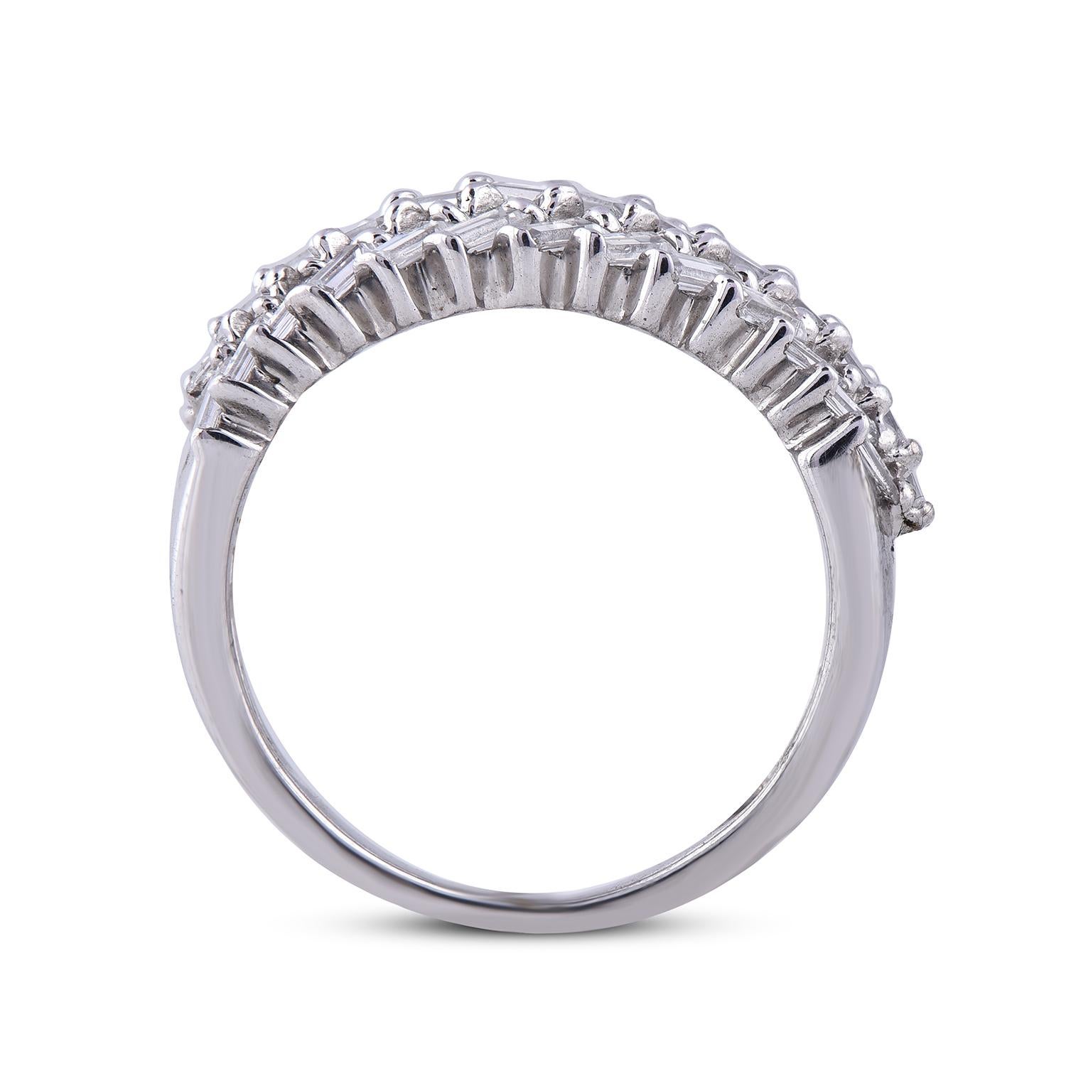 TJD 1.0 Carat Round Diamond 14 Karat White Gold Zigzag Fashion Wedding Band In New Condition For Sale In New York, NY