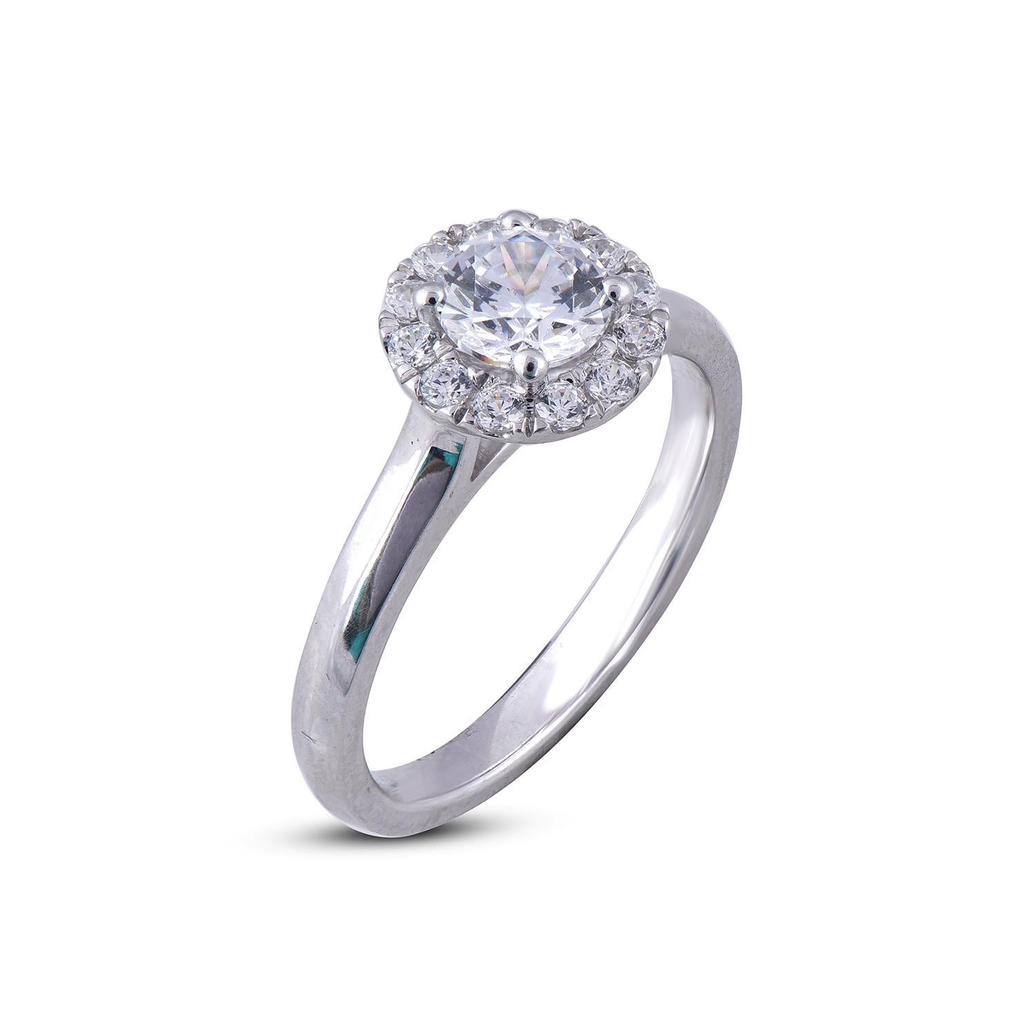 Anello di fidanzamento con diamante dal design squisito, tempestato da una pietra centrale rotonda da 0,75 carati e da 13 diamanti da 0,25 carati incastonati nella montatura, realizzata in oro bianco da 18 carati. I diamanti hanno una gradazione di