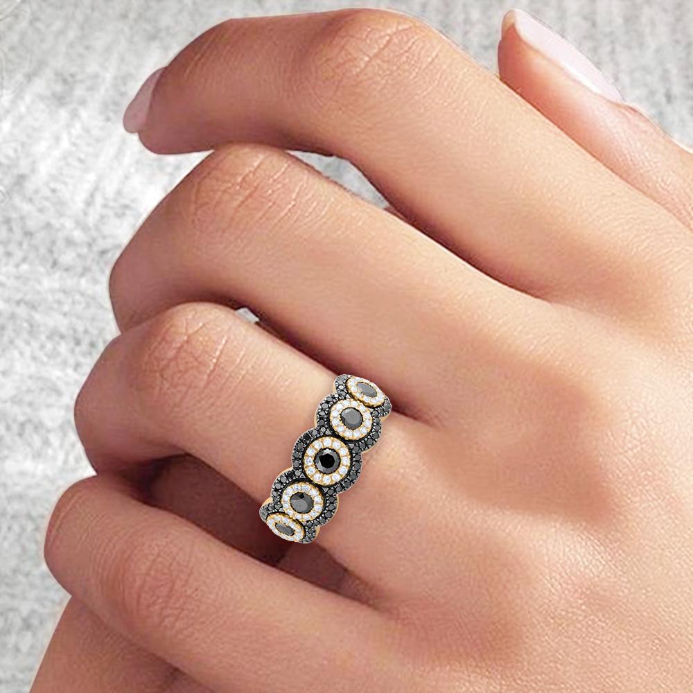 Taille ronde Bague Halo en or jaune 14 carats avec diamants blancs et noirs traités de 1,0 carat TJD en vente