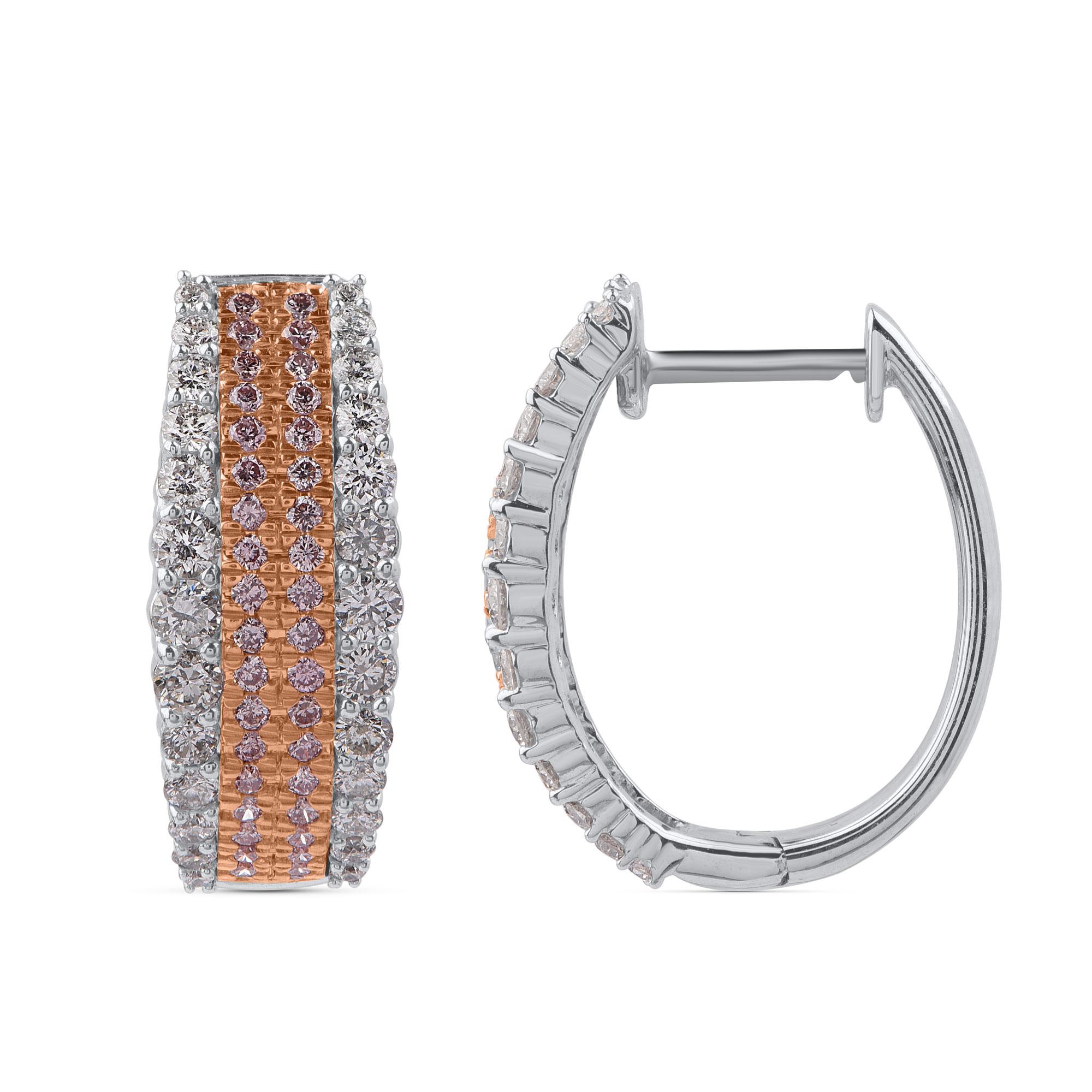 Diese bezaubernden und glamourösen Ohrringe aus natürlichem Rosé und weißen Diamanten sind mit 52 weißen Diamanten im Rundschliff und 72 natürlichen roséfarbenen Diamanten in Zacken- und Mikrozackenfassung besetzt und aus zweifarbigem 18-Karat-Gold