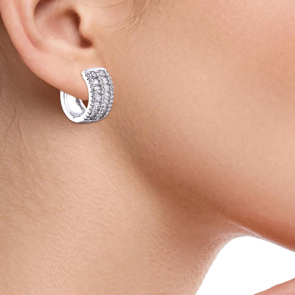 Taglio rotondo TJD Orecchini a cerchio con diamante rotondo di design da 1,00 carati in oro bianco 14 carati in vendita
